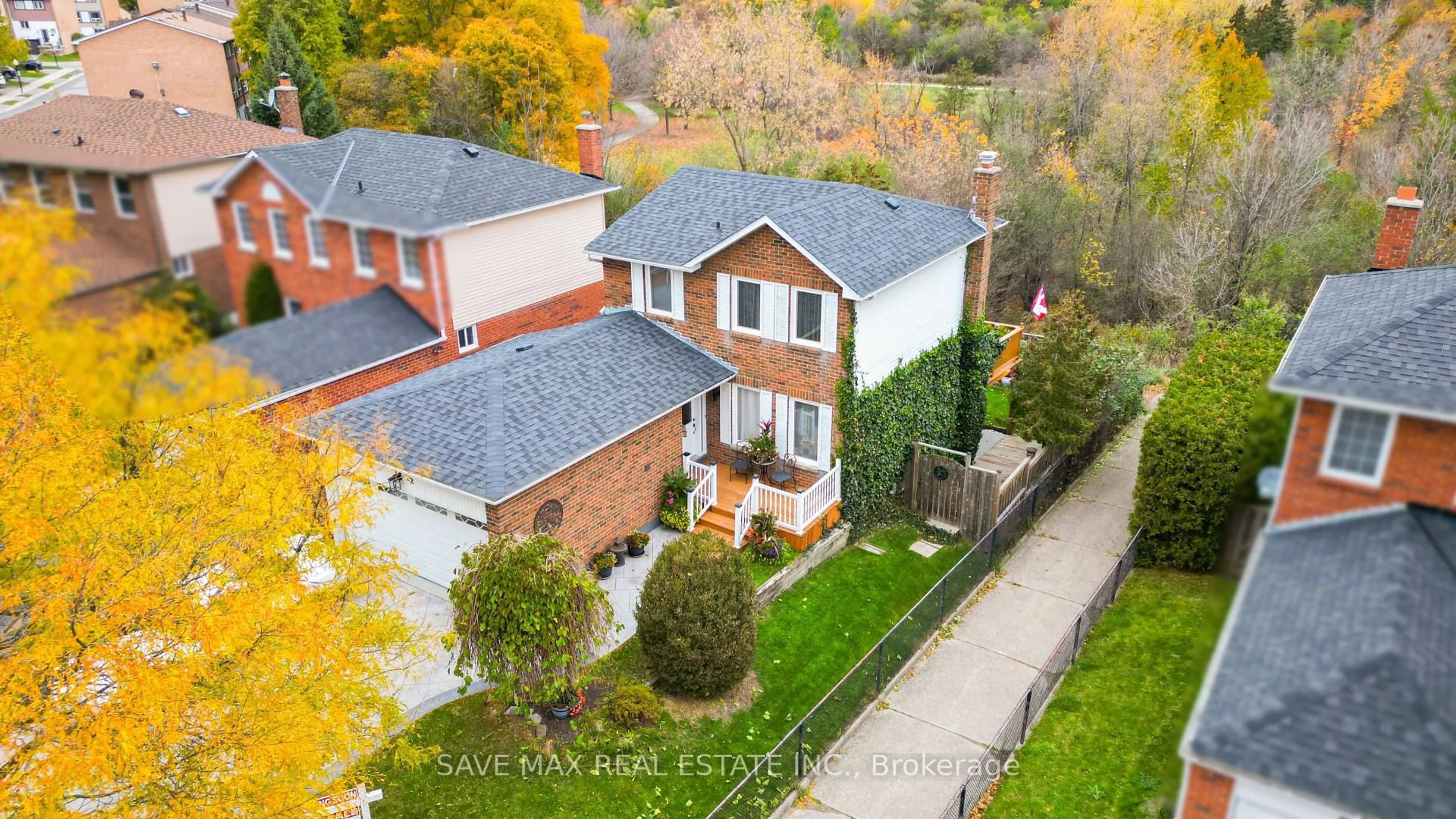 A pic from outside/outdoor area/front of a property/back of a property/a pic from drone, street for 22 Marengo Crt, Brampton Ontario L6S 4H6