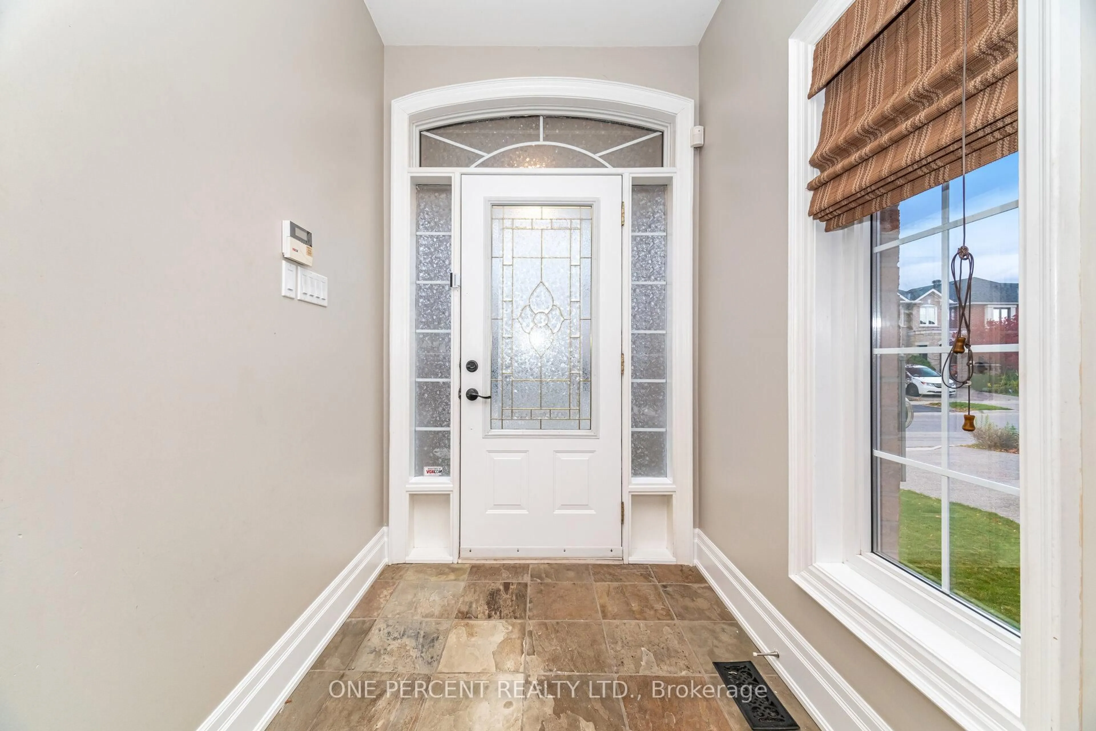 Indoor entryway for 2432 Hilda Dr, Oakville Ontario L6H 7N3