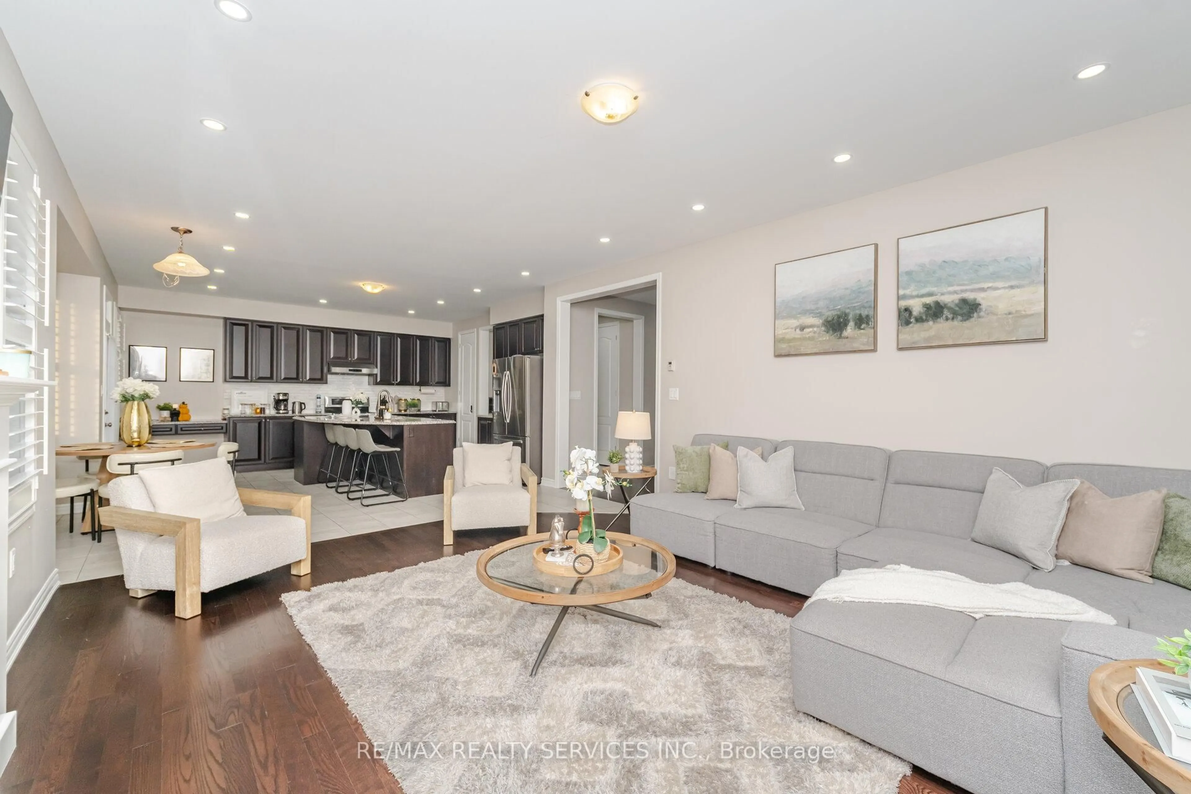 Living room with furniture, wood/laminate floor for 94 Newhouse Blvd, Caledon Ontario L7C 4E4