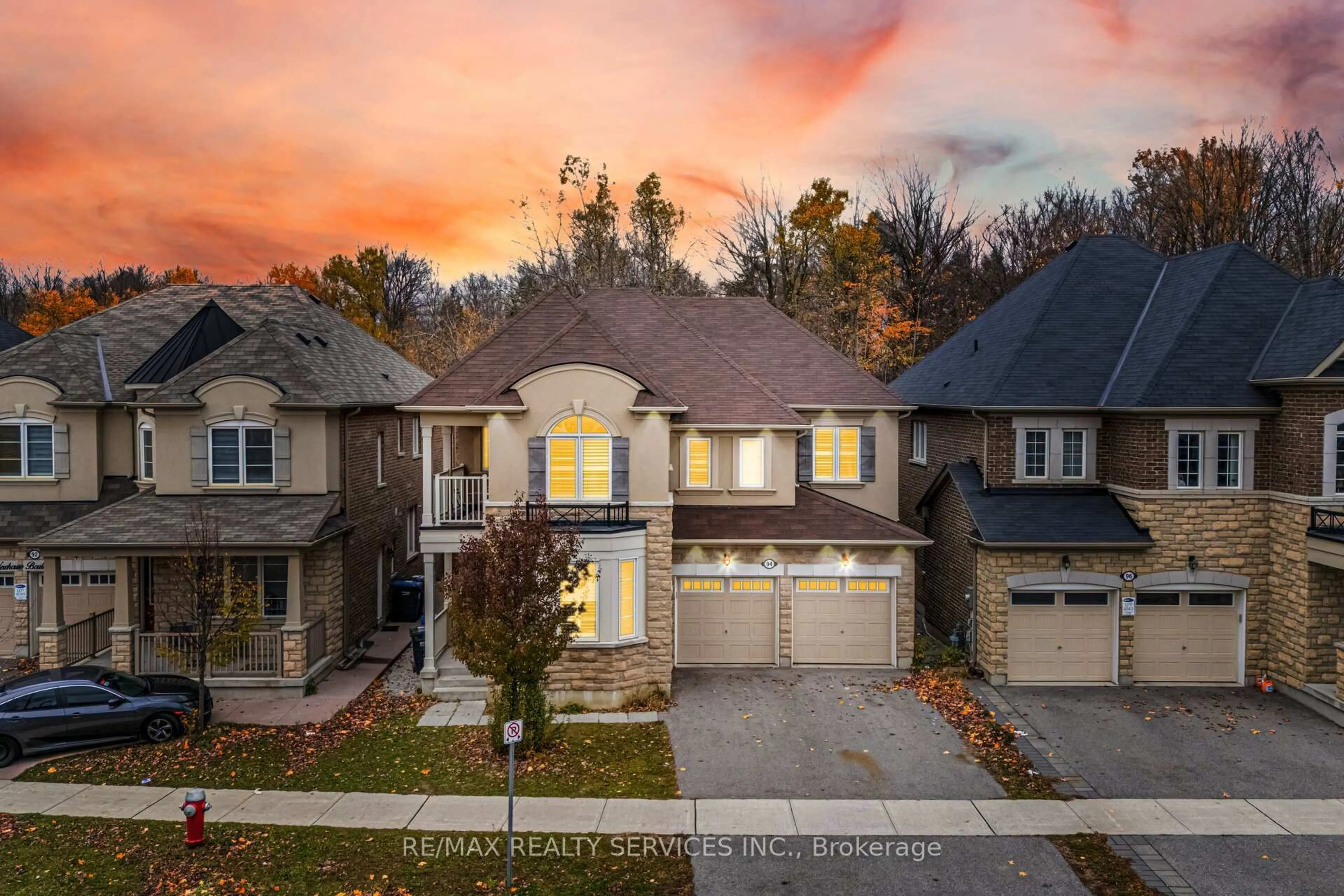 A pic from outside/outdoor area/front of a property/back of a property/a pic from drone, street for 94 Newhouse Blvd, Caledon Ontario L7C 4E4