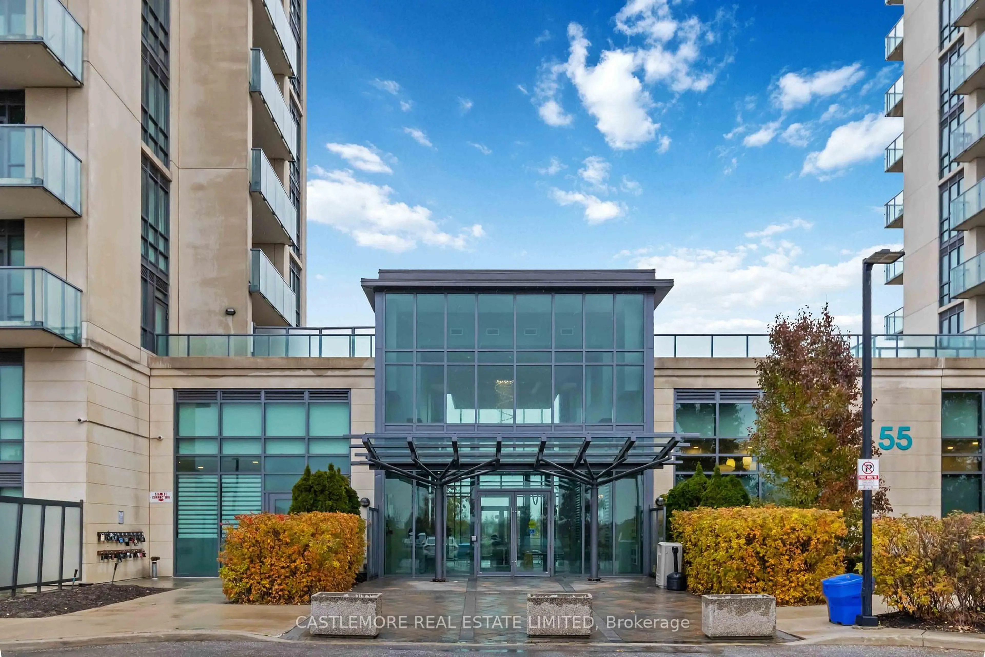 Indoor foyer for 55 Yorkland Blvd #1109, Brampton Ontario L6P 4K9