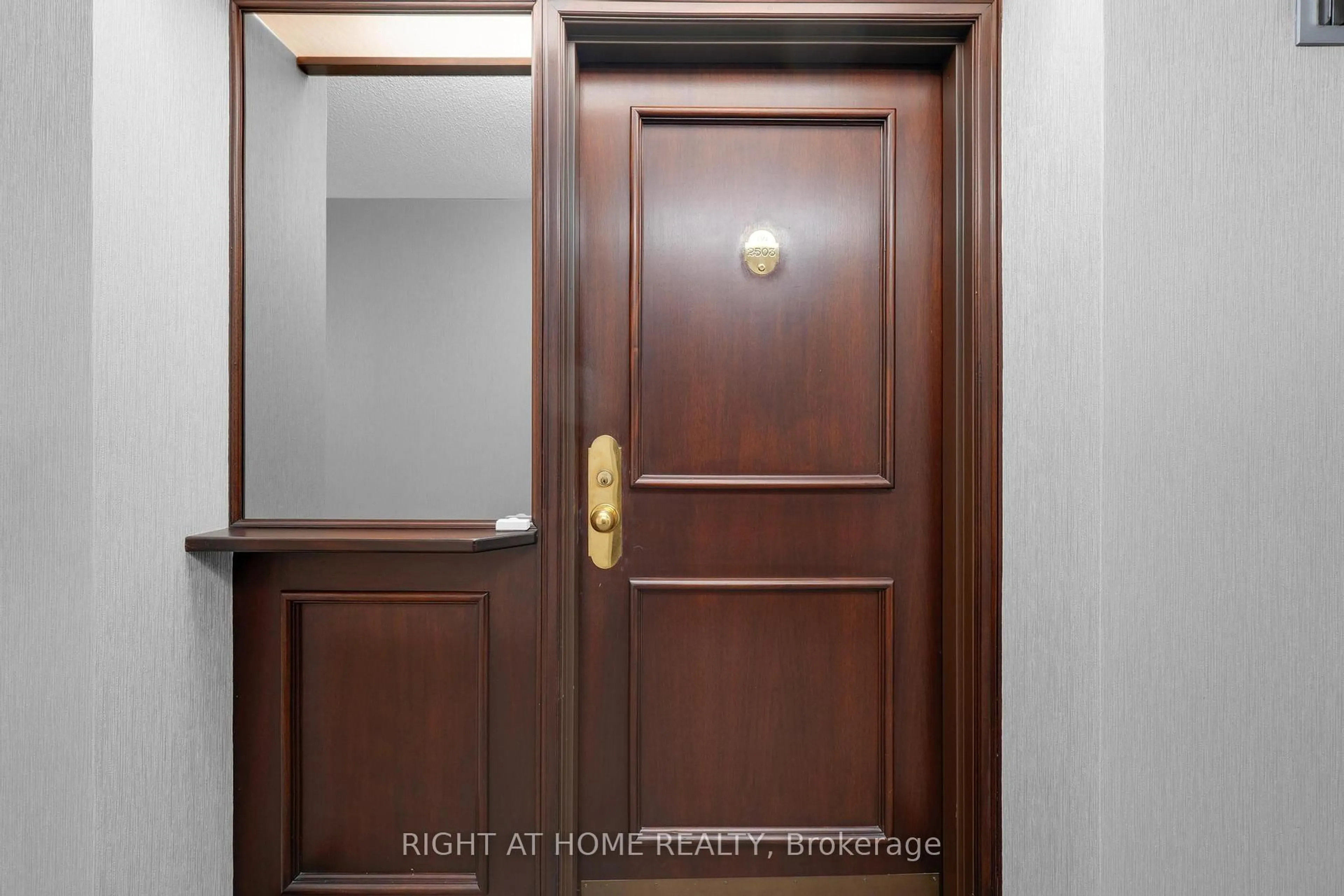 Indoor entryway for 1300 Islington Ave #2503, Toronto Ontario M9A 5C4