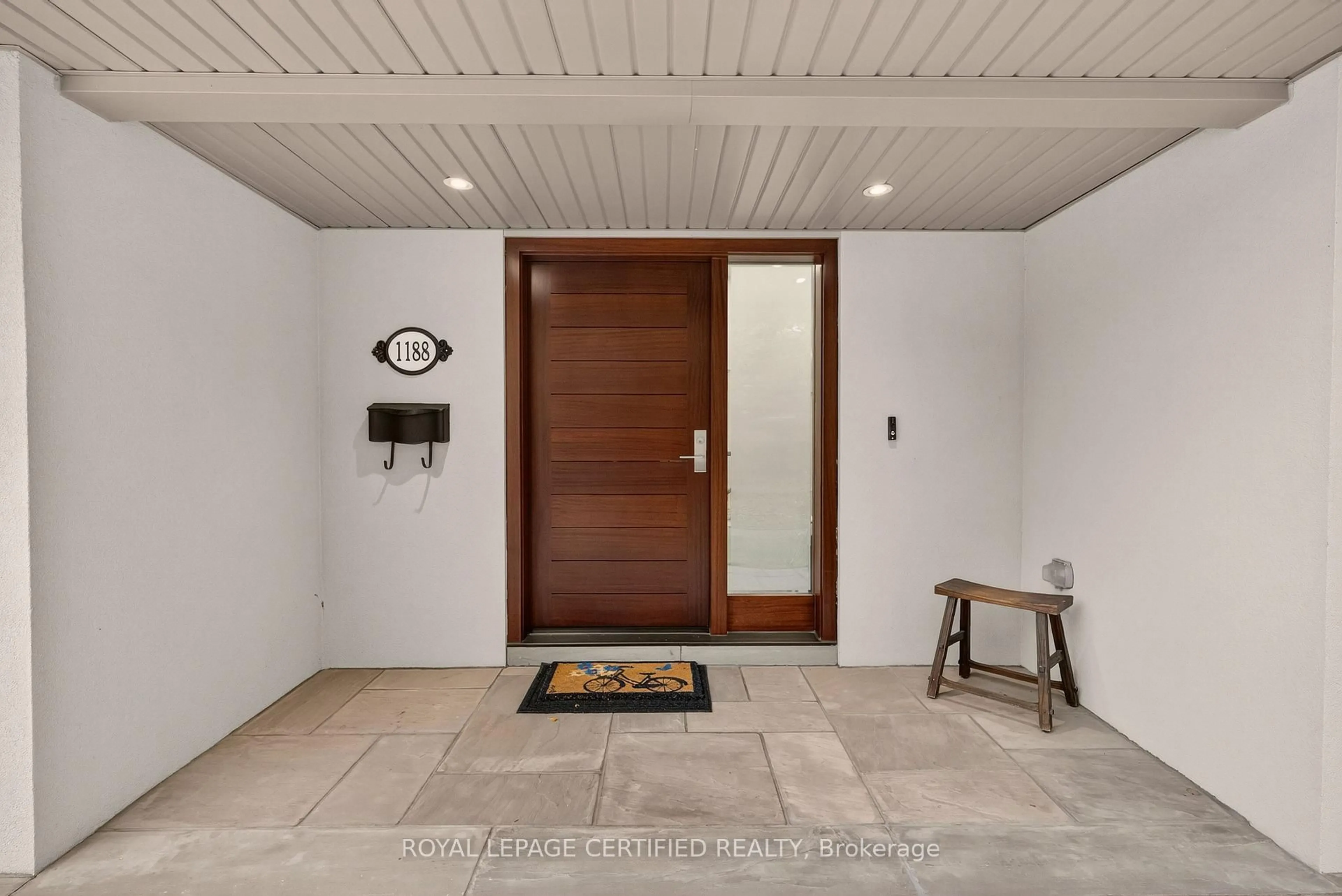 Indoor entryway for 1188 Fair Birch Dr, Mississauga Ontario L5H 1M6