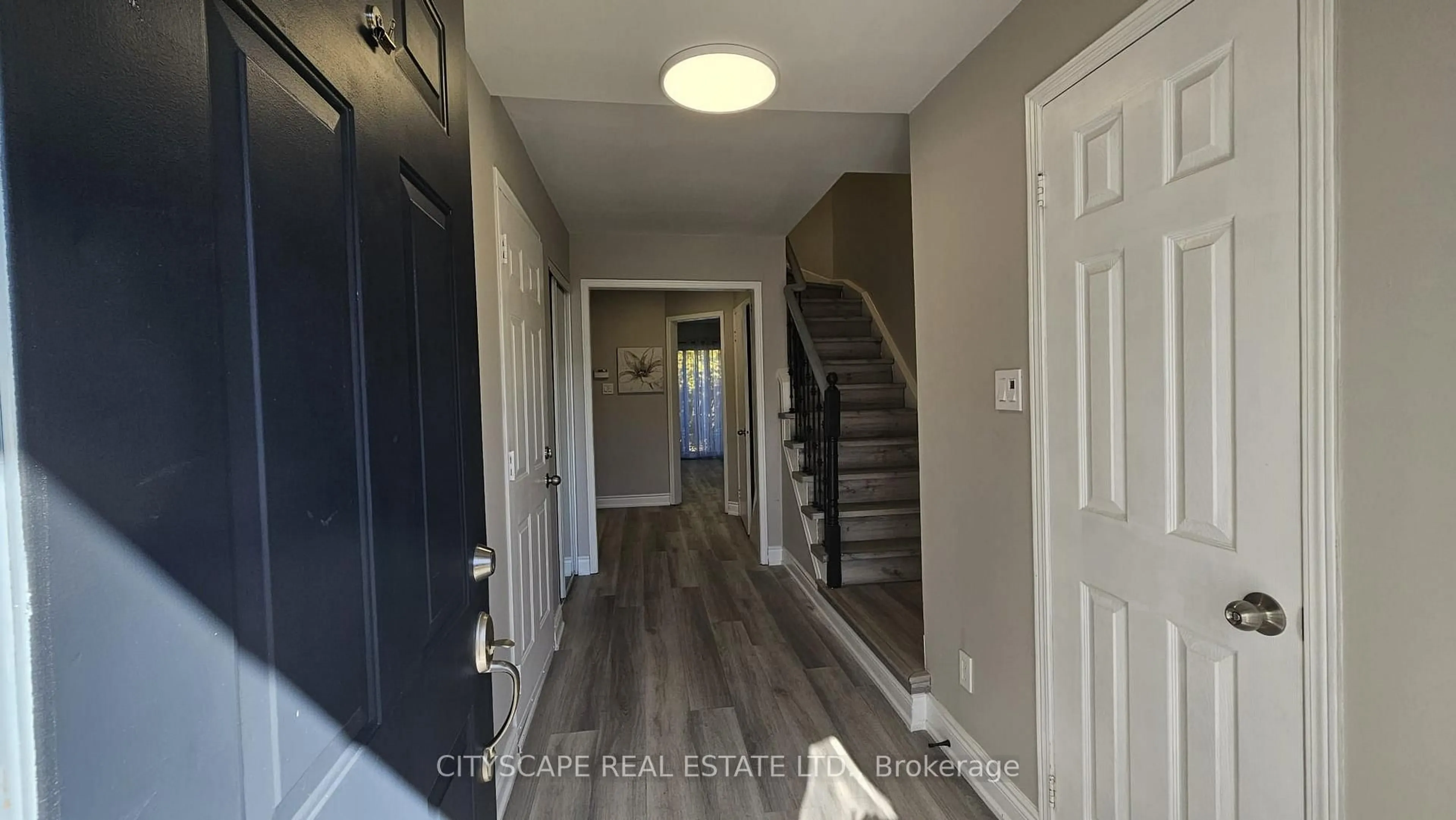 Indoor entryway for 1485 Torrington Dr #Unit 5, Mississauga Ontario L5V 1Y3