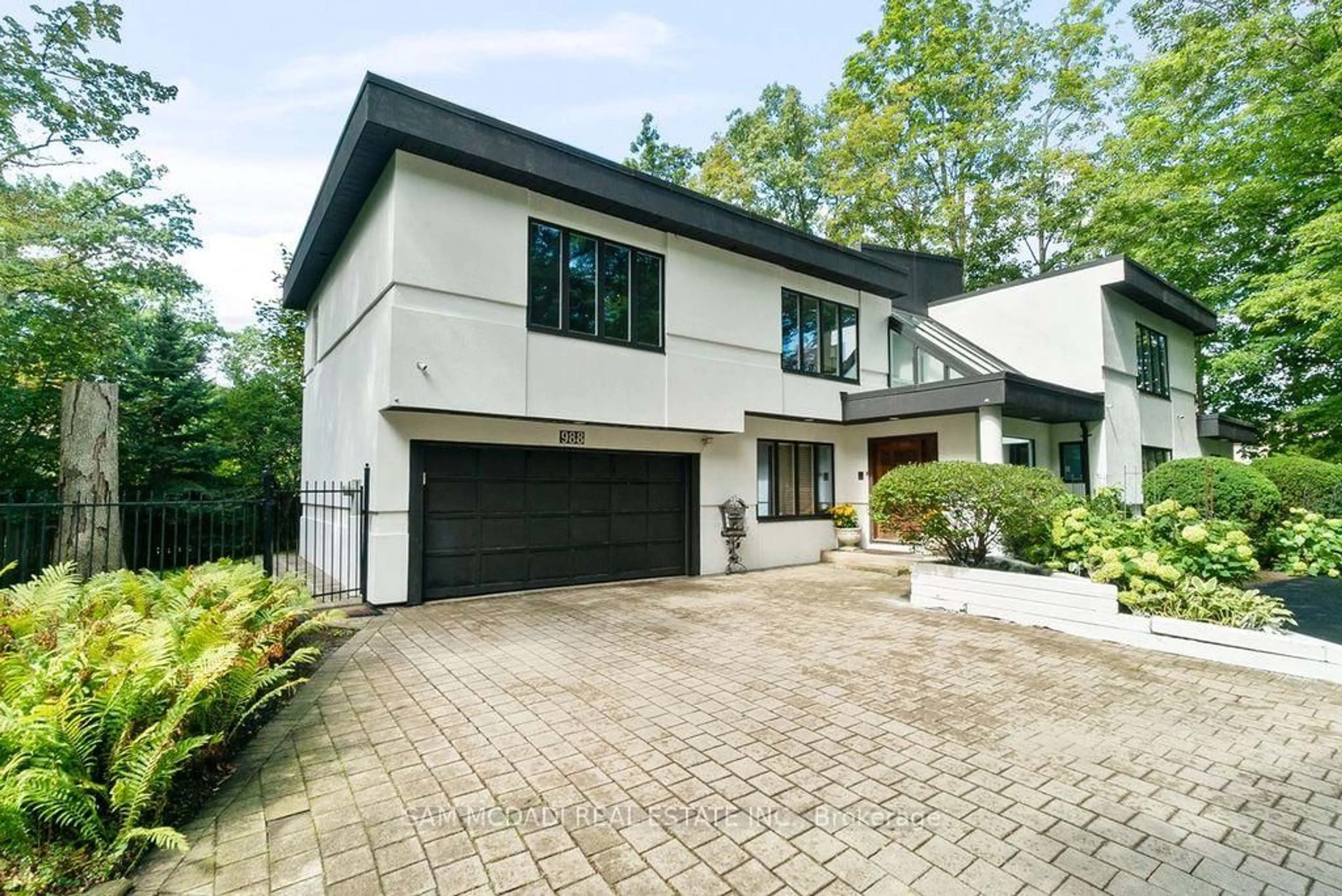 Home with brick exterior material, street for 988 Tennyson Ave, Mississauga Ontario L5H 2Z1