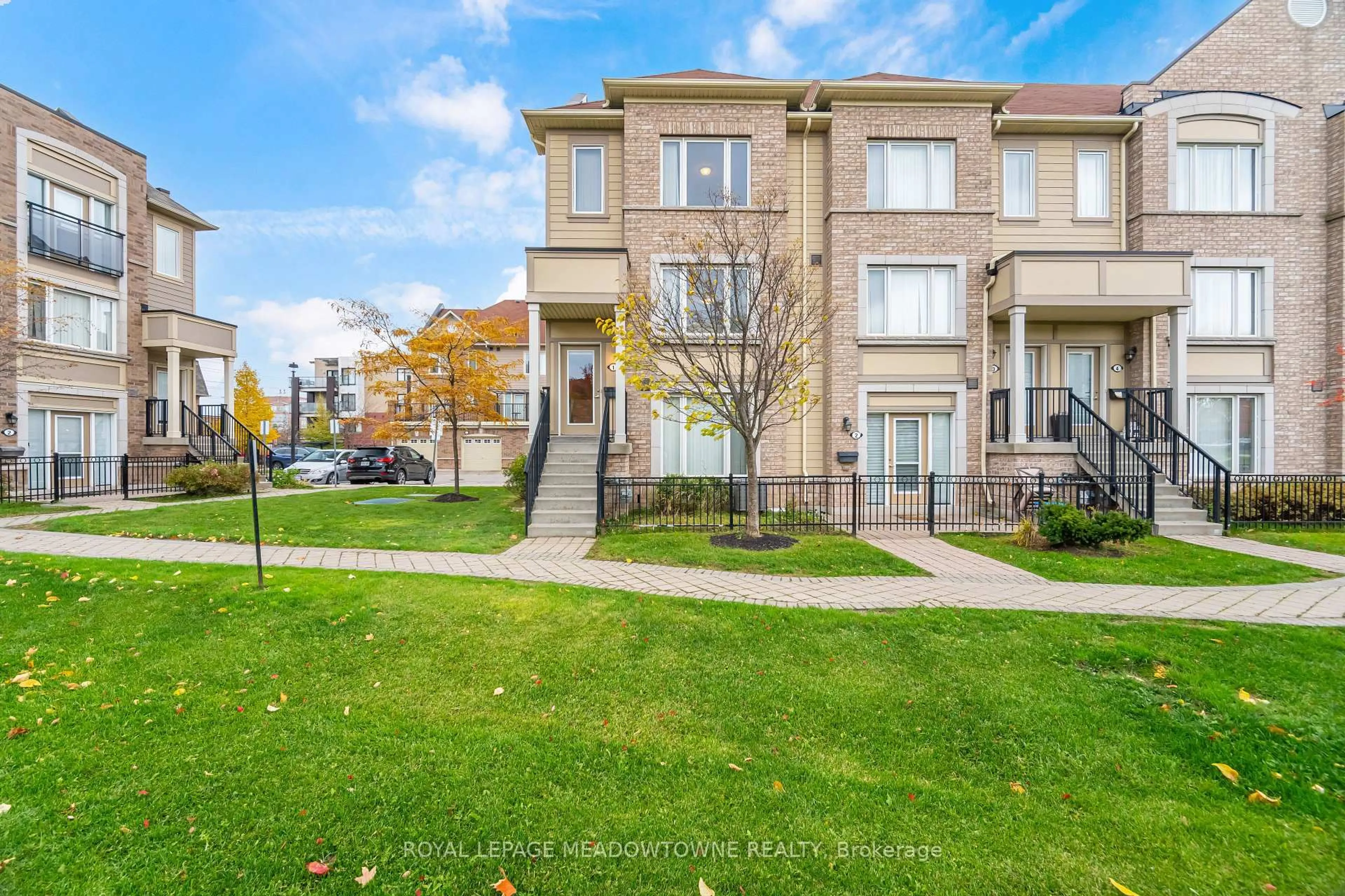 A pic from outside/outdoor area/front of a property/back of a property/a pic from drone, street for 3115 Boxford Cres #1, Mississauga Ontario L5M 0X1