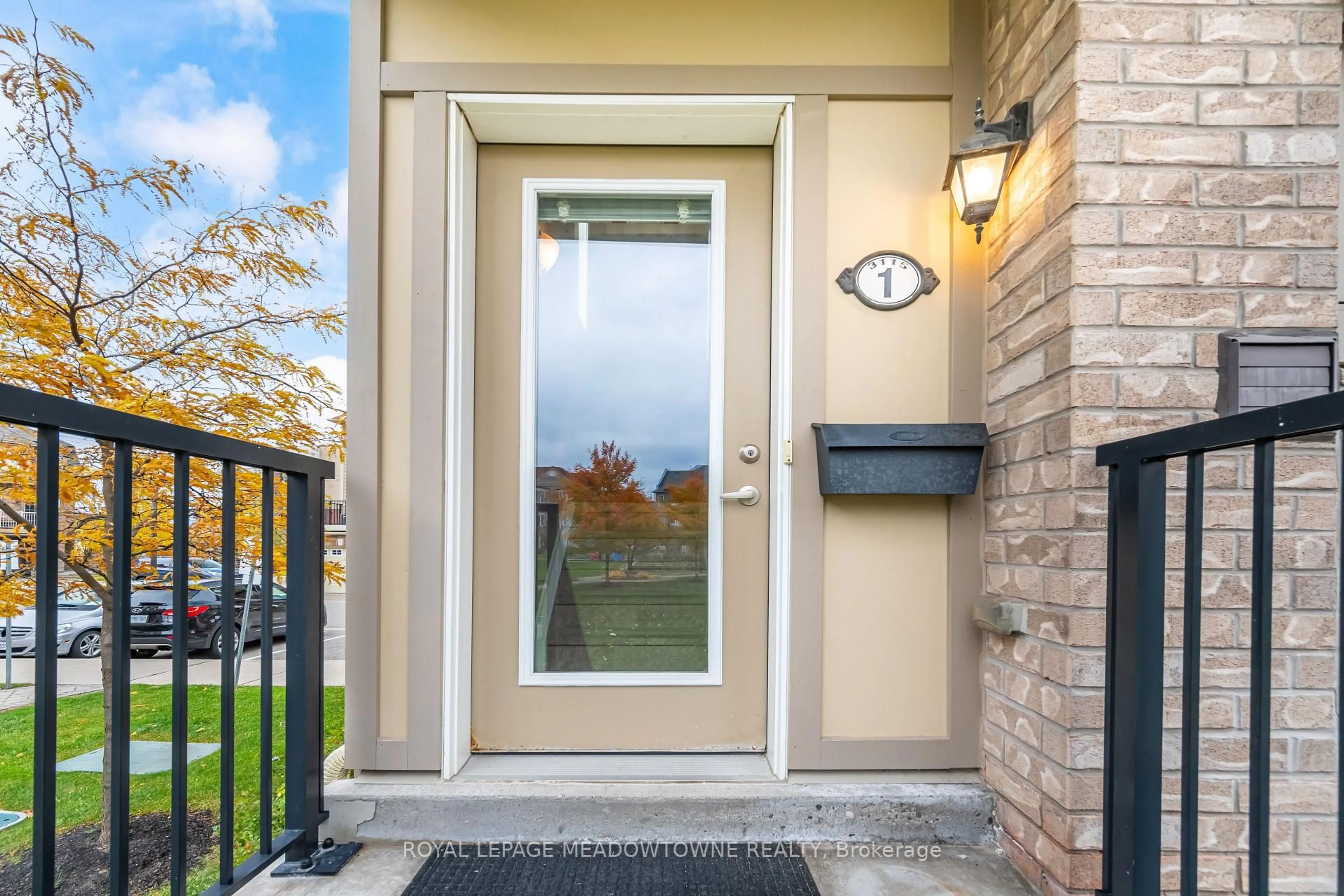 Indoor entryway for 3115 Boxford Cres #1, Mississauga Ontario L5M 0X1