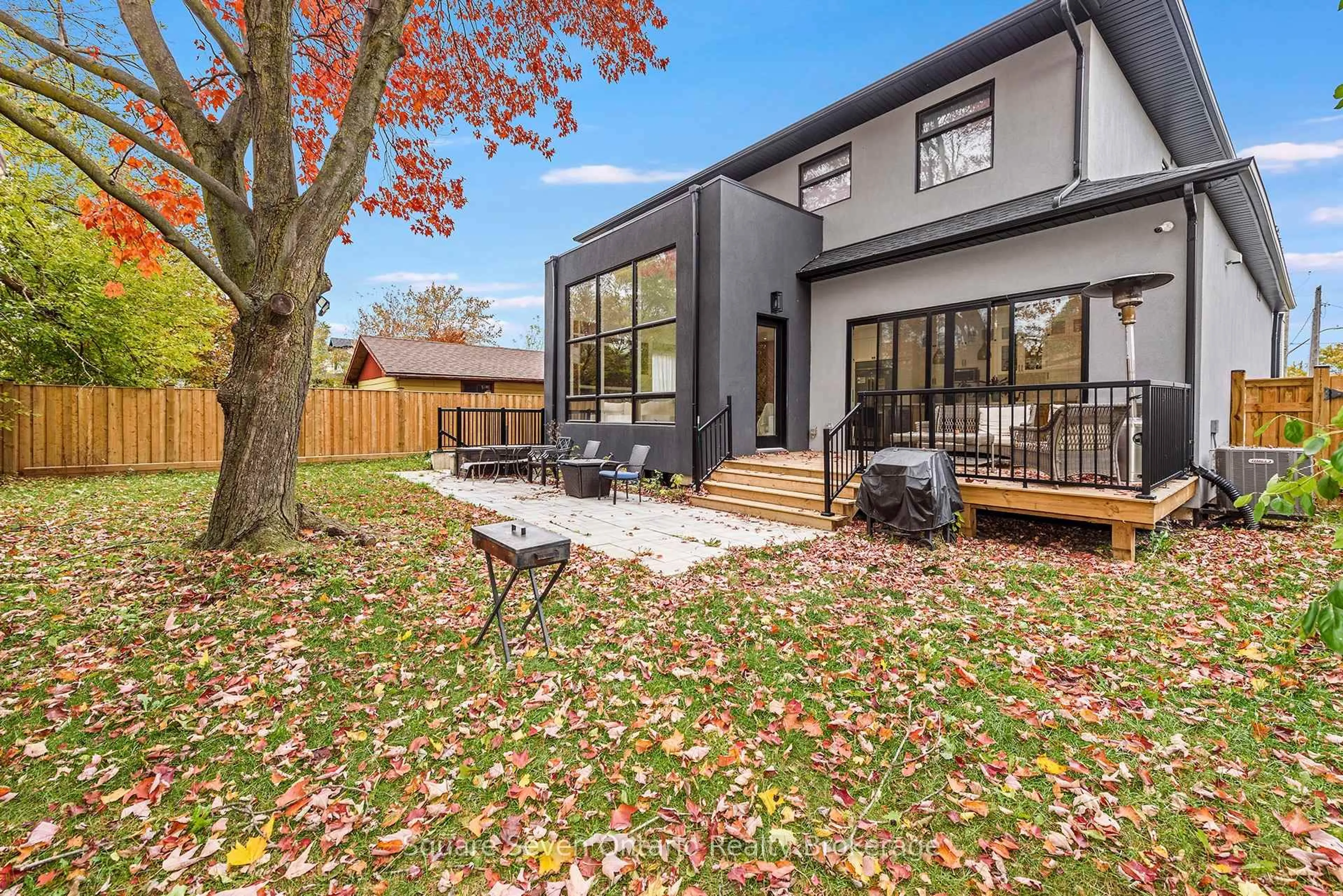 Patio, street for 518 Sherin Dr, Oakville Ontario L6L 4J8