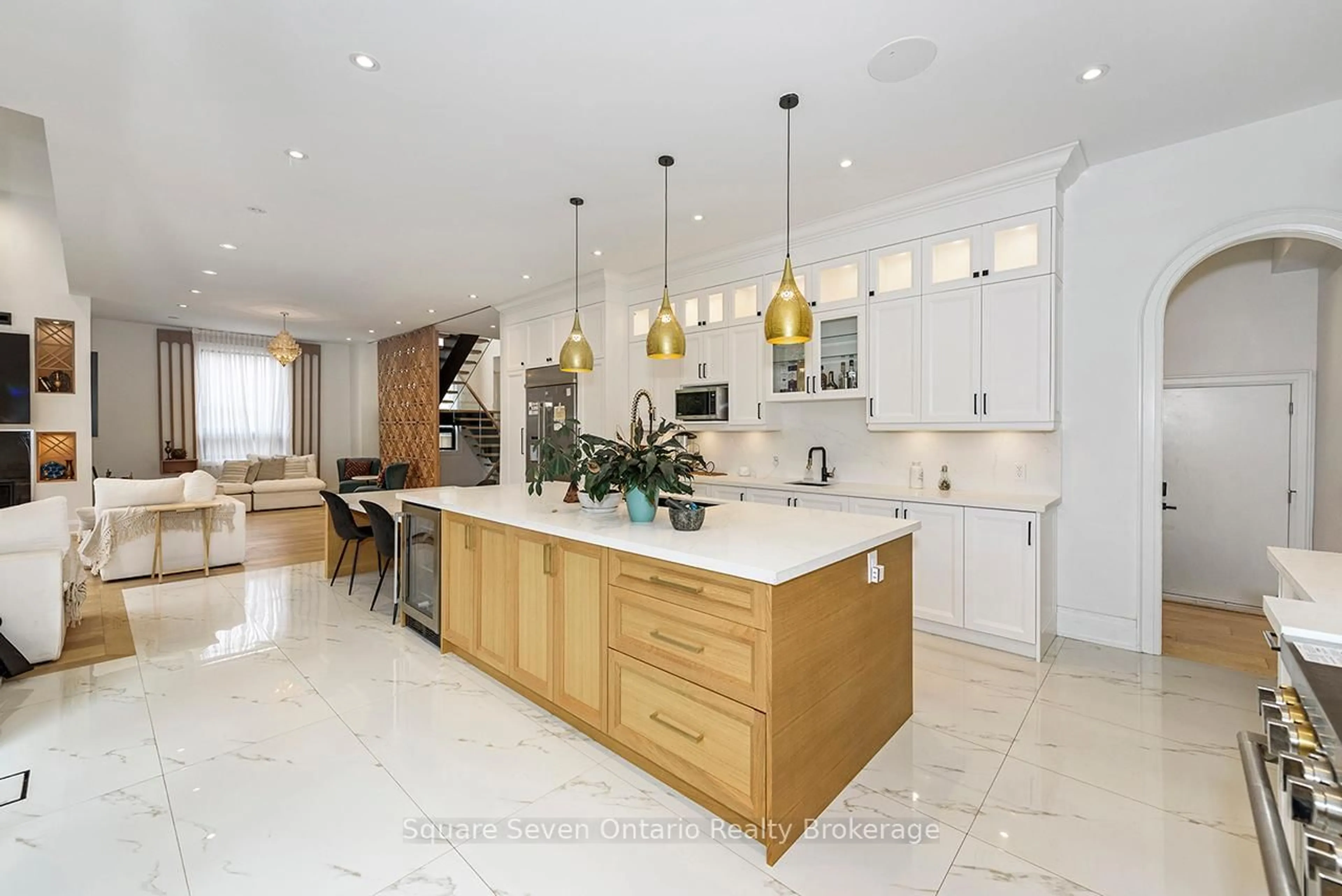 Open concept kitchen, ceramic/tile floor for 518 Sherin Dr, Oakville Ontario L6L 4J8