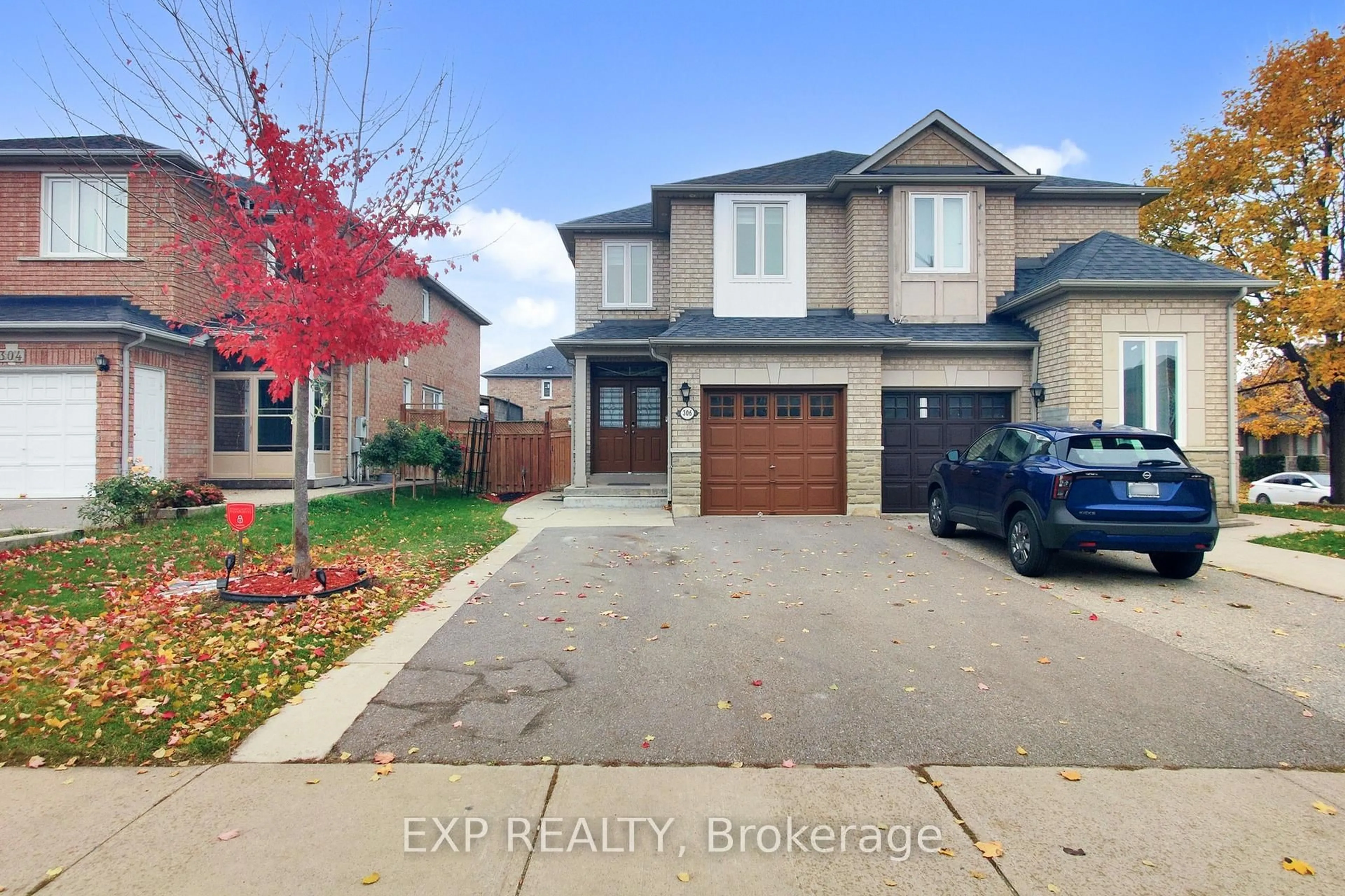 A pic from outside/outdoor area/front of a property/back of a property/a pic from drone, street for 306 Morningmist St, Brampton Ontario L6R 2B9