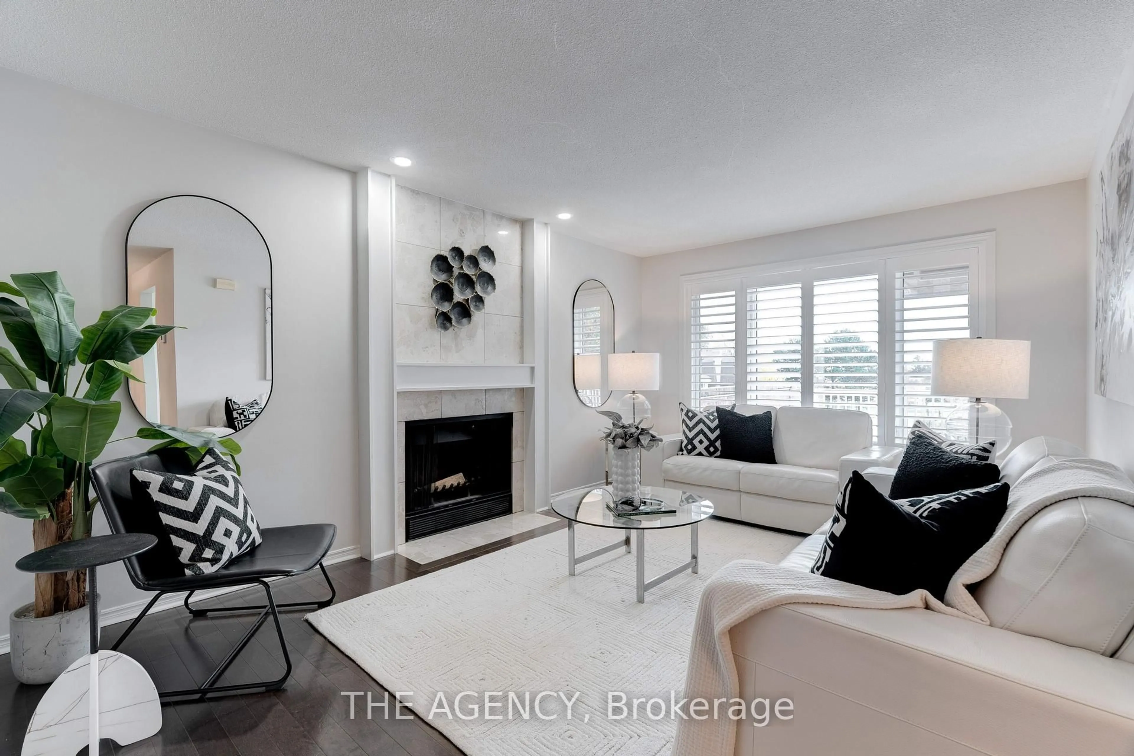 Living room with furniture, unknown for 1509 Upper Middle Rd #4, Burlington Ontario L7P 4M5