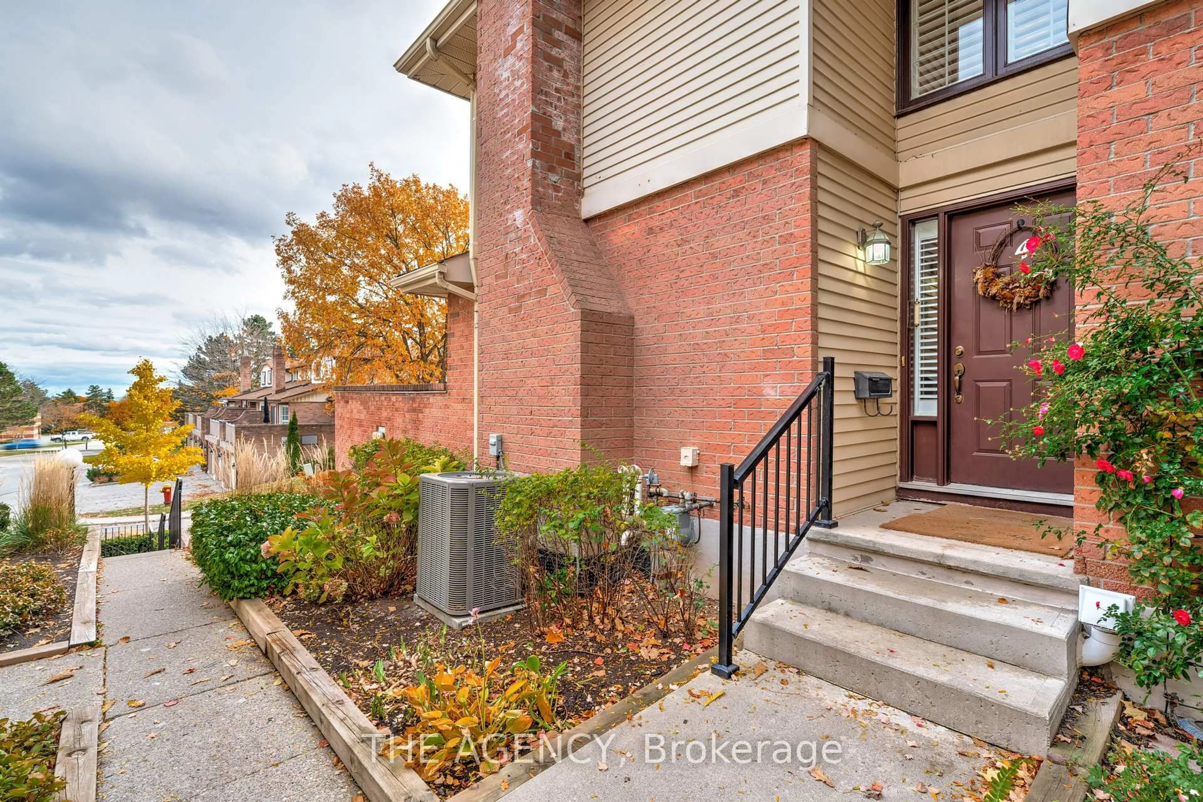 Home with brick exterior material, street for 1509 Upper Middle Rd #4, Burlington Ontario L7P 4M5
