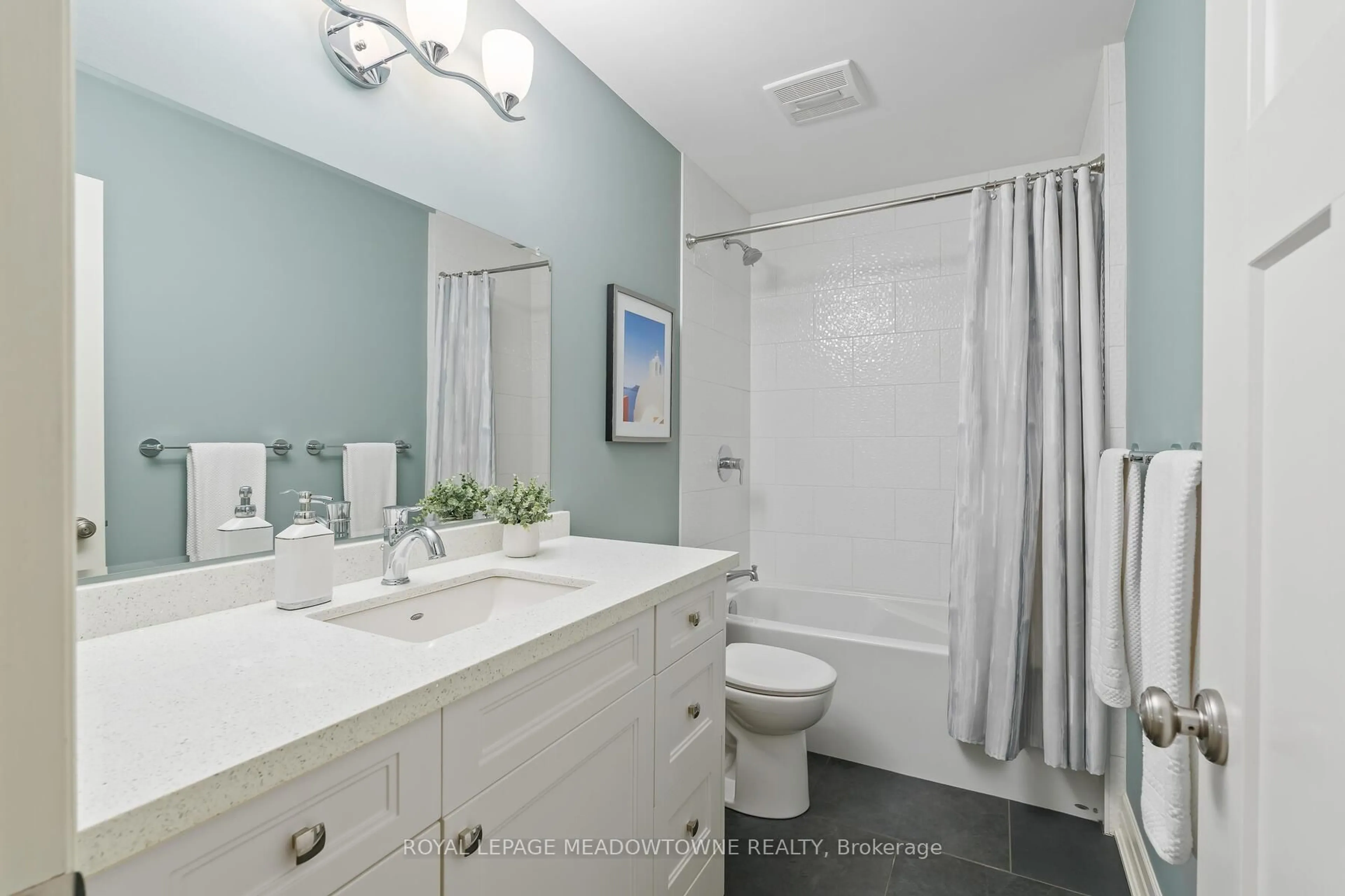 Standard bathroom, ceramic/tile floor for 13609 6 Line, Halton Hills Ontario L0P 1H0