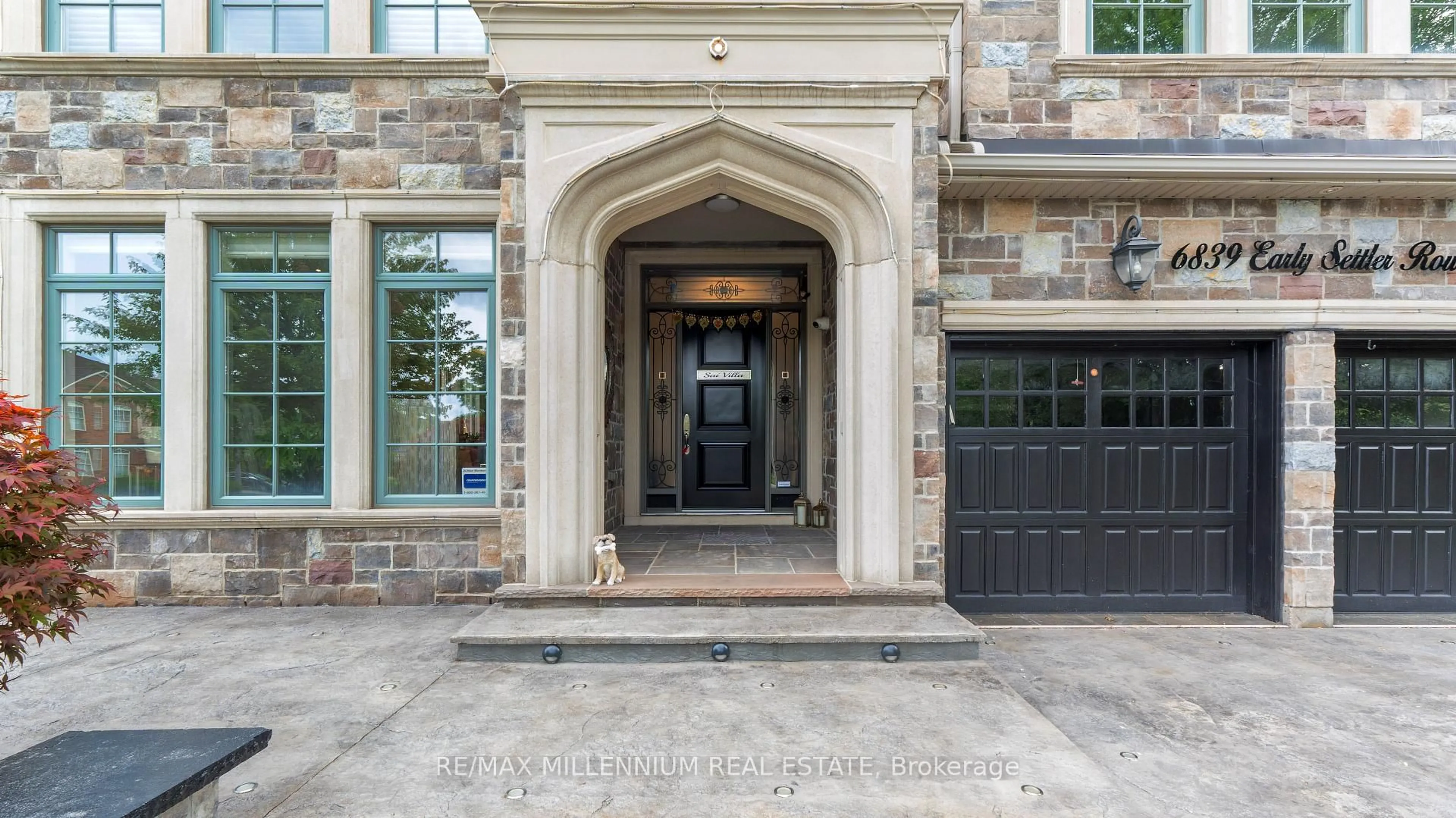 Indoor entryway for 6839 Early Settler Row, Mississauga Ontario L5W 1J5
