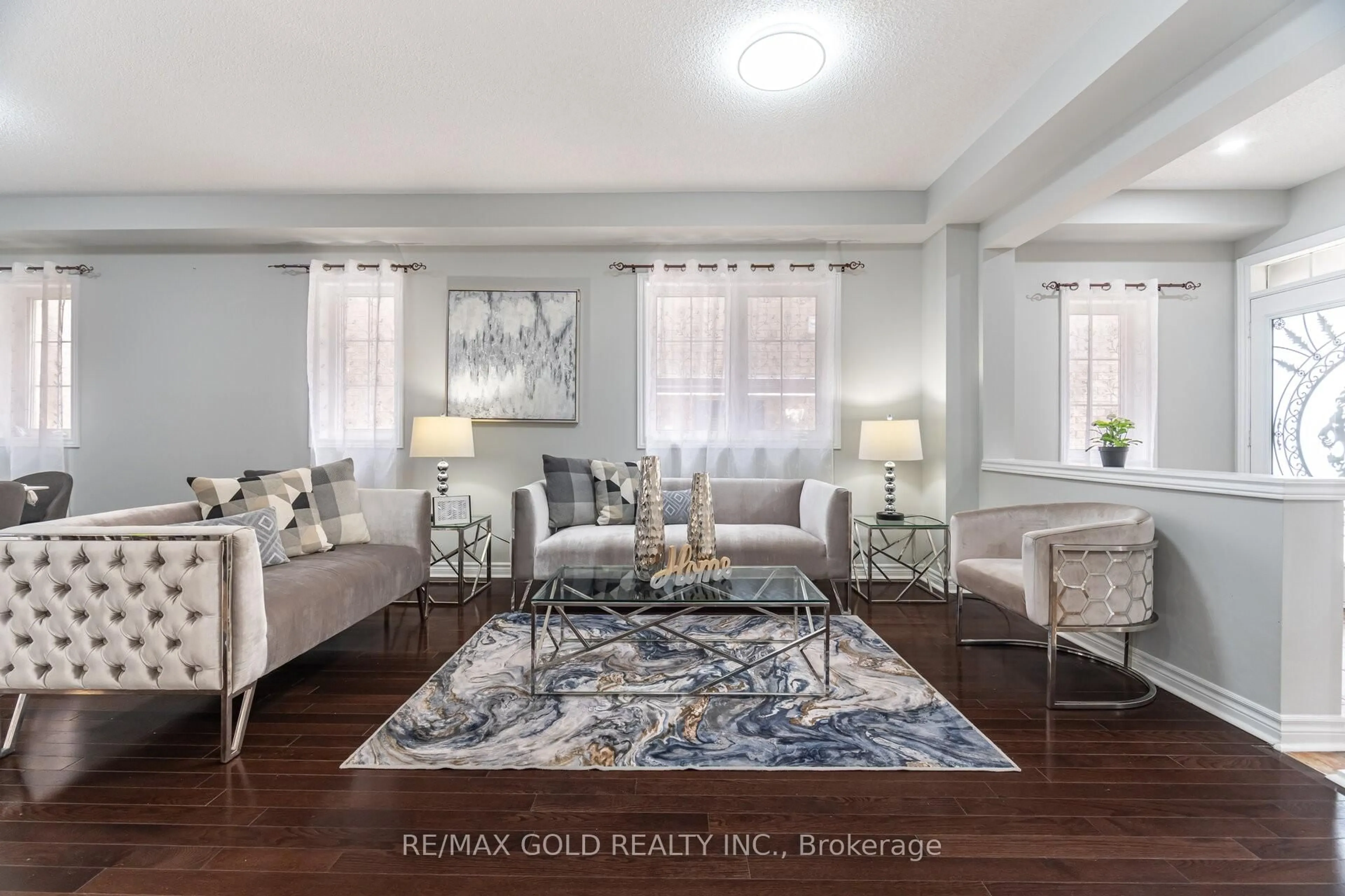 Living room with furniture, unknown for 15 Oakhaven Rd, Brampton Ontario L6P 2Y3