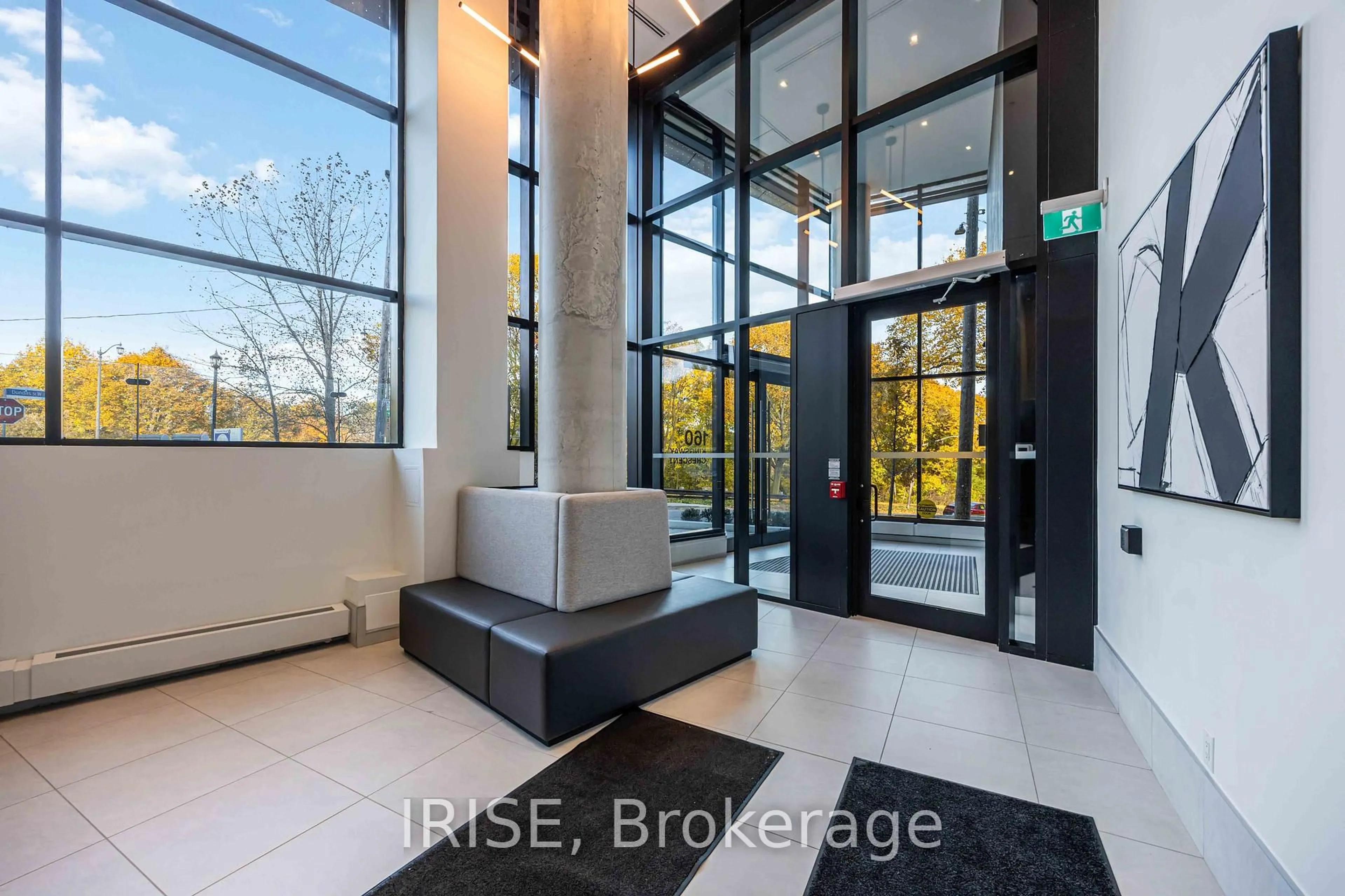 Indoor foyer for 160 Kingsway Cres #416, Toronto Ontario M8X 2S4