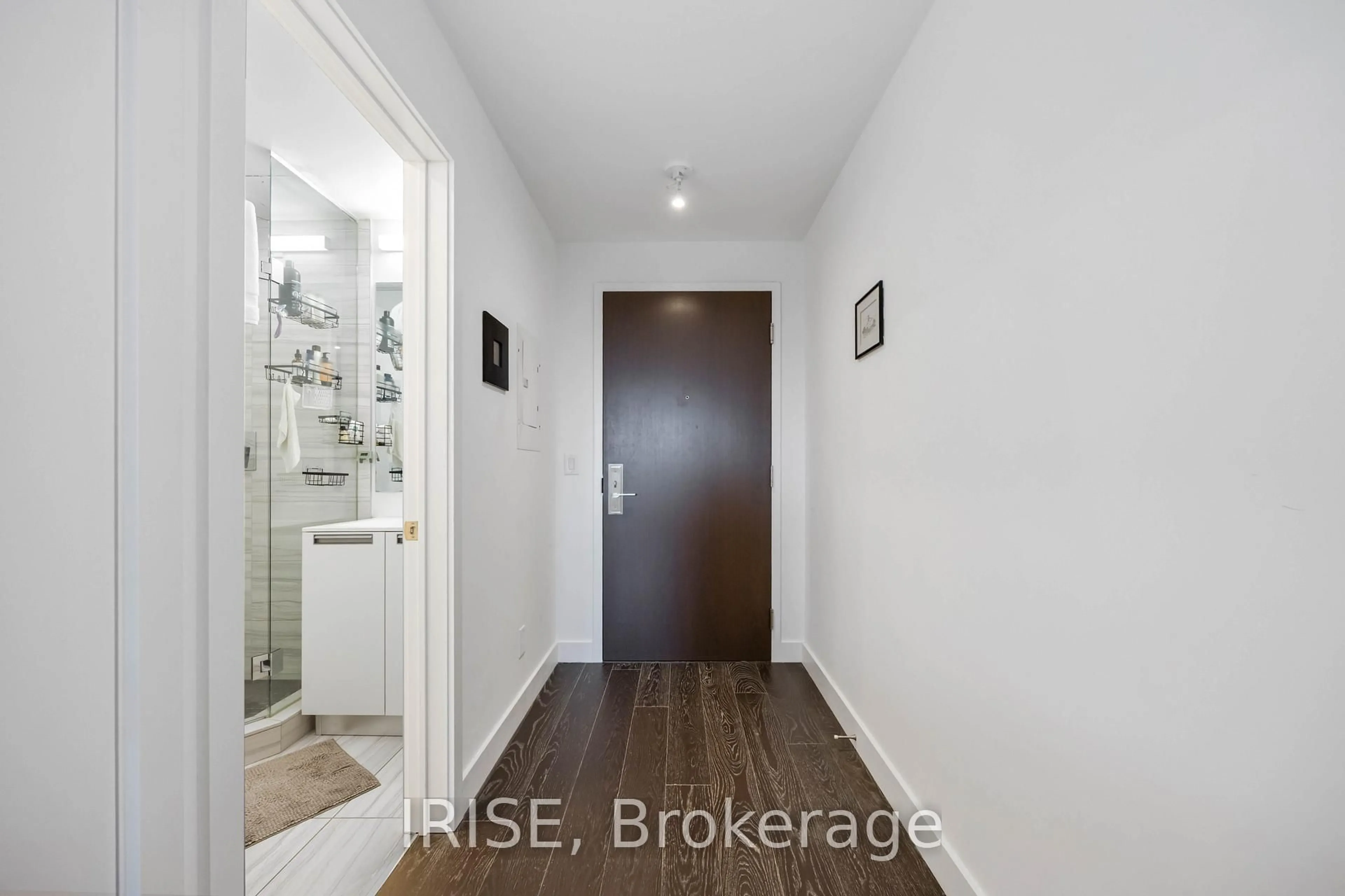 Indoor entryway for 160 Kingsway Cres #416, Toronto Ontario M8X 2S4