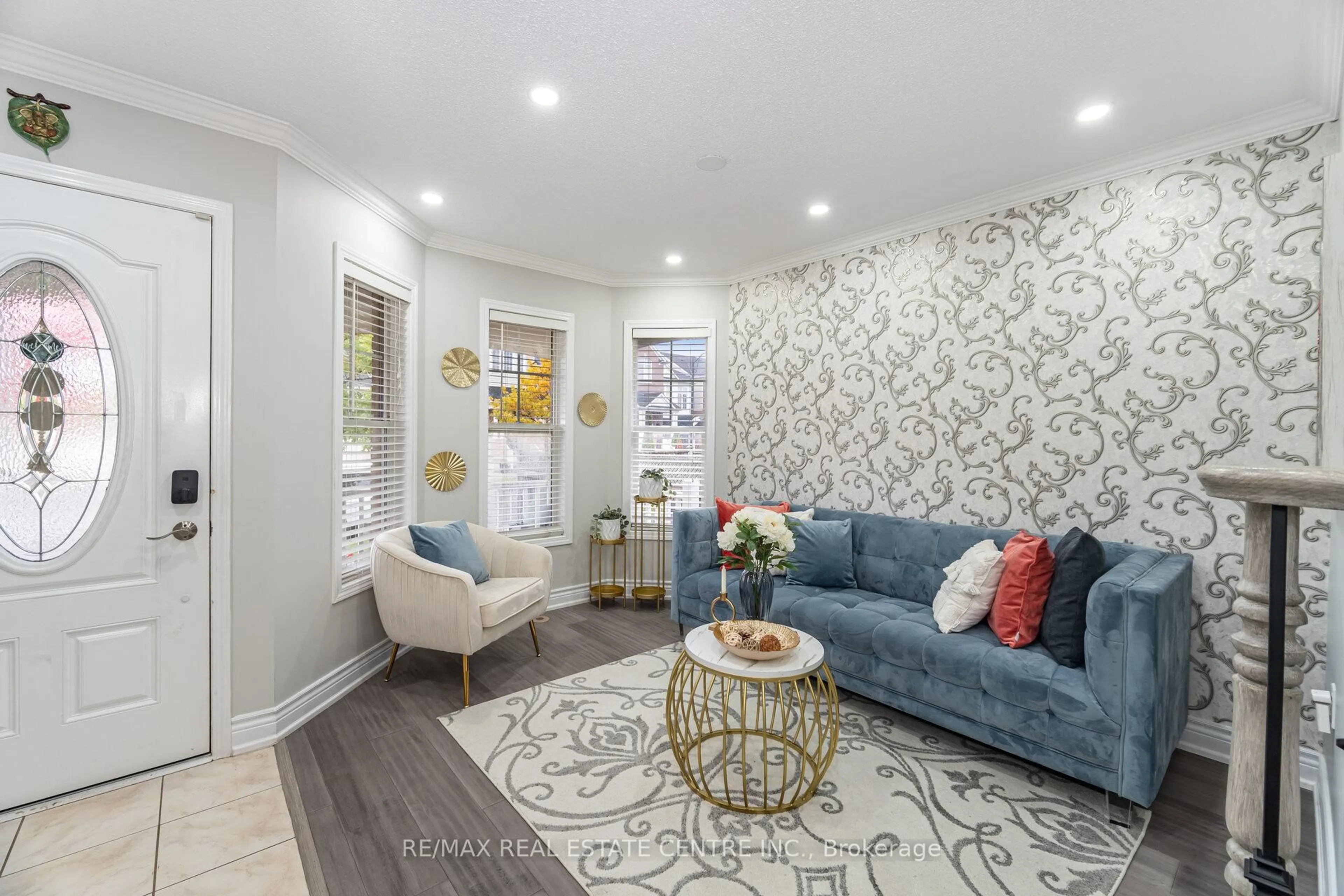 Living room with furniture, unknown for 816 Hepburn Rd, Milton Ontario L9T 0K6