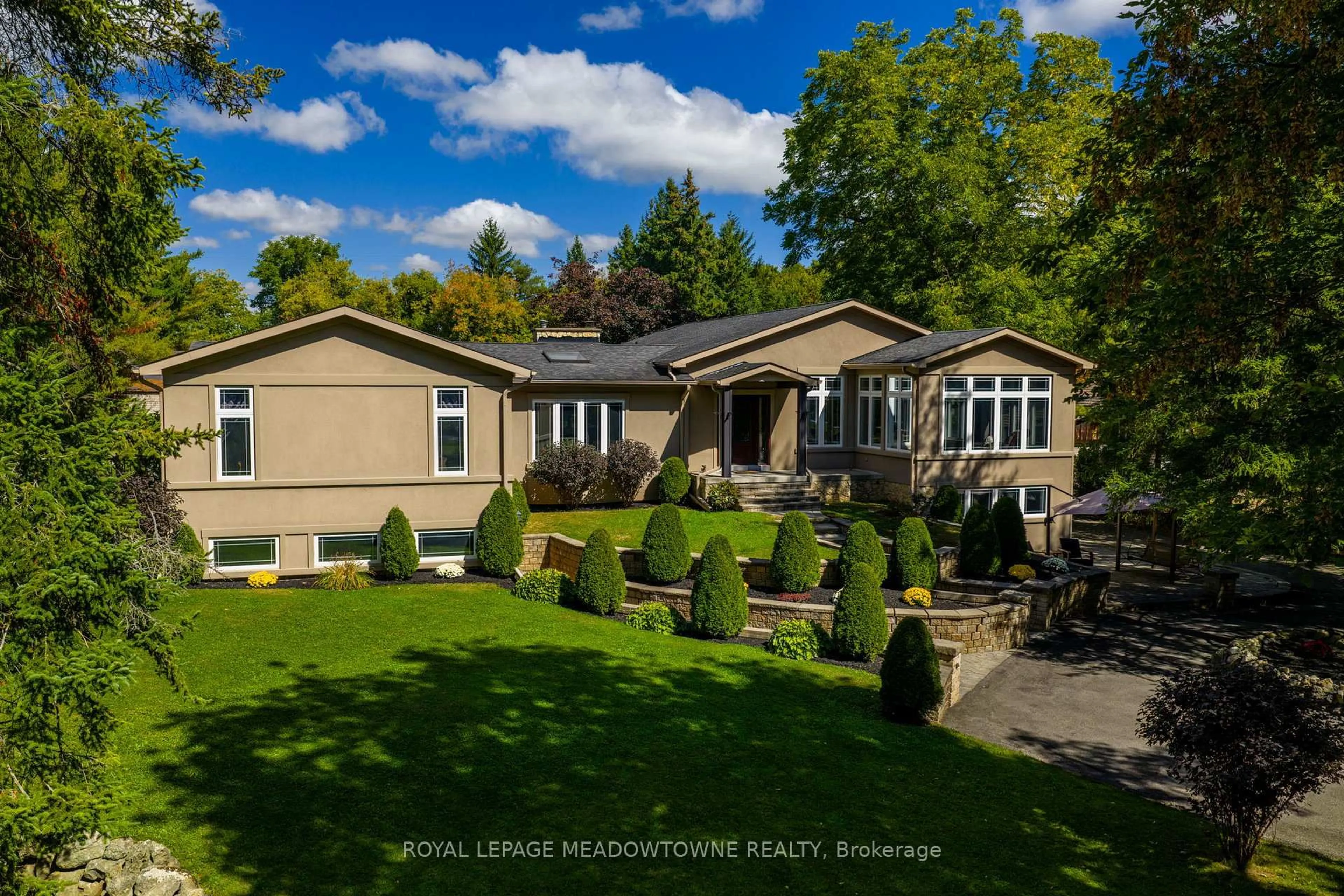 Home with vinyl exterior material, street for 13219 Fourth Line, Halton Hills Ontario L7J 2M1