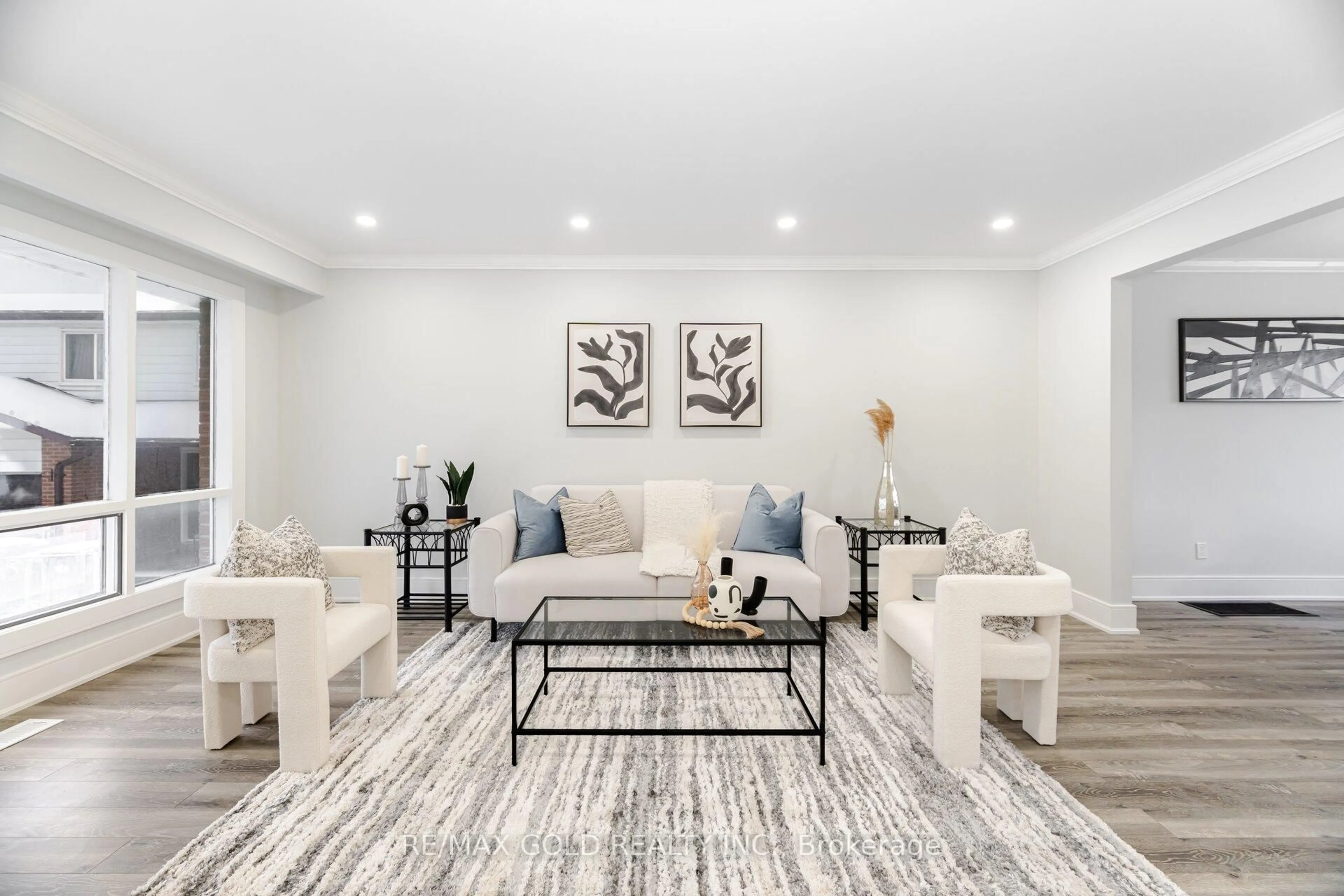 Living room with furniture, unknown for 7500 Goreway Dr #62, Mississauga Ontario L4T 3C7