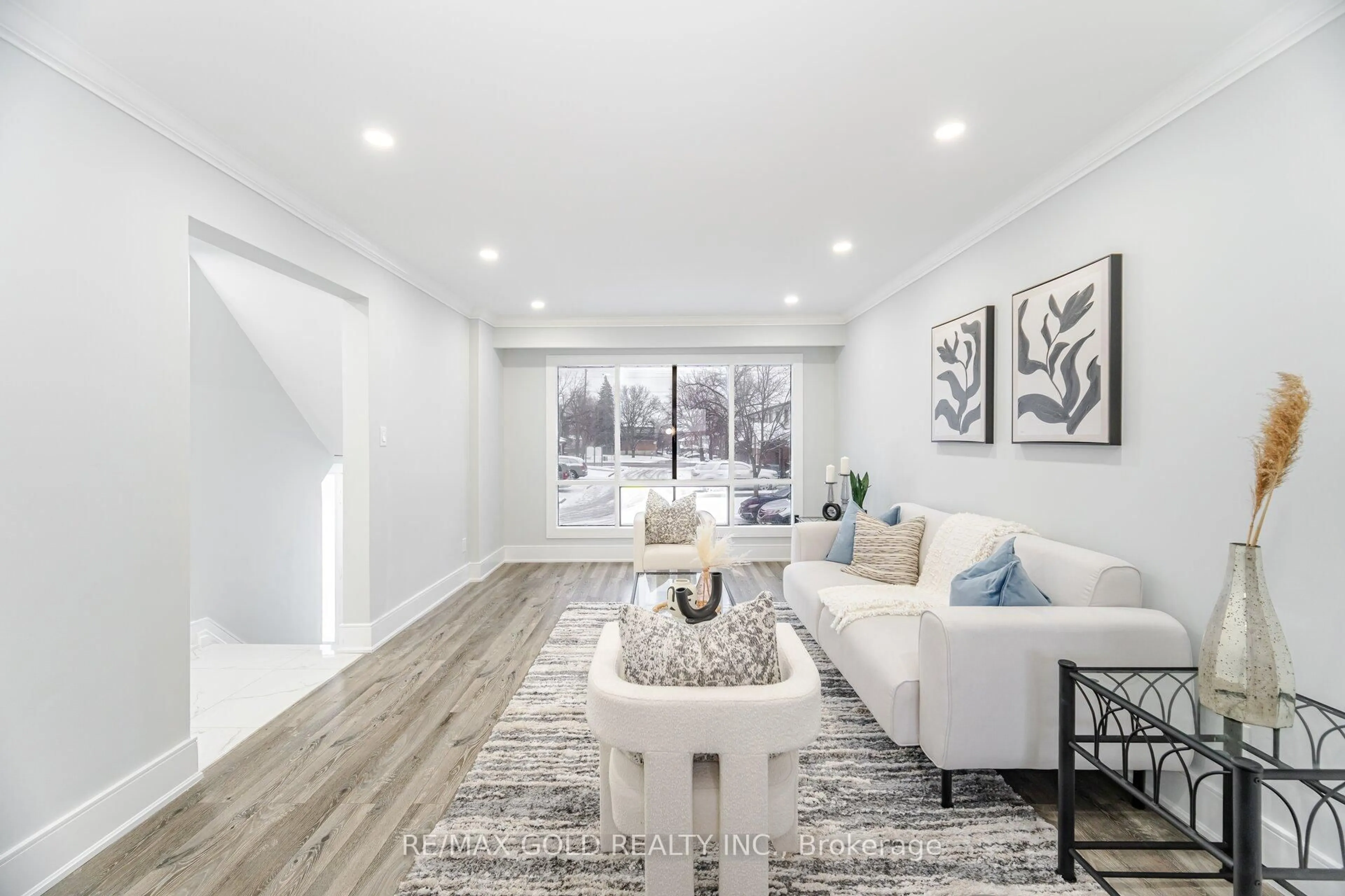 Living room with furniture, unknown for 7500 Goreway Dr #62, Mississauga Ontario L4T 3C7