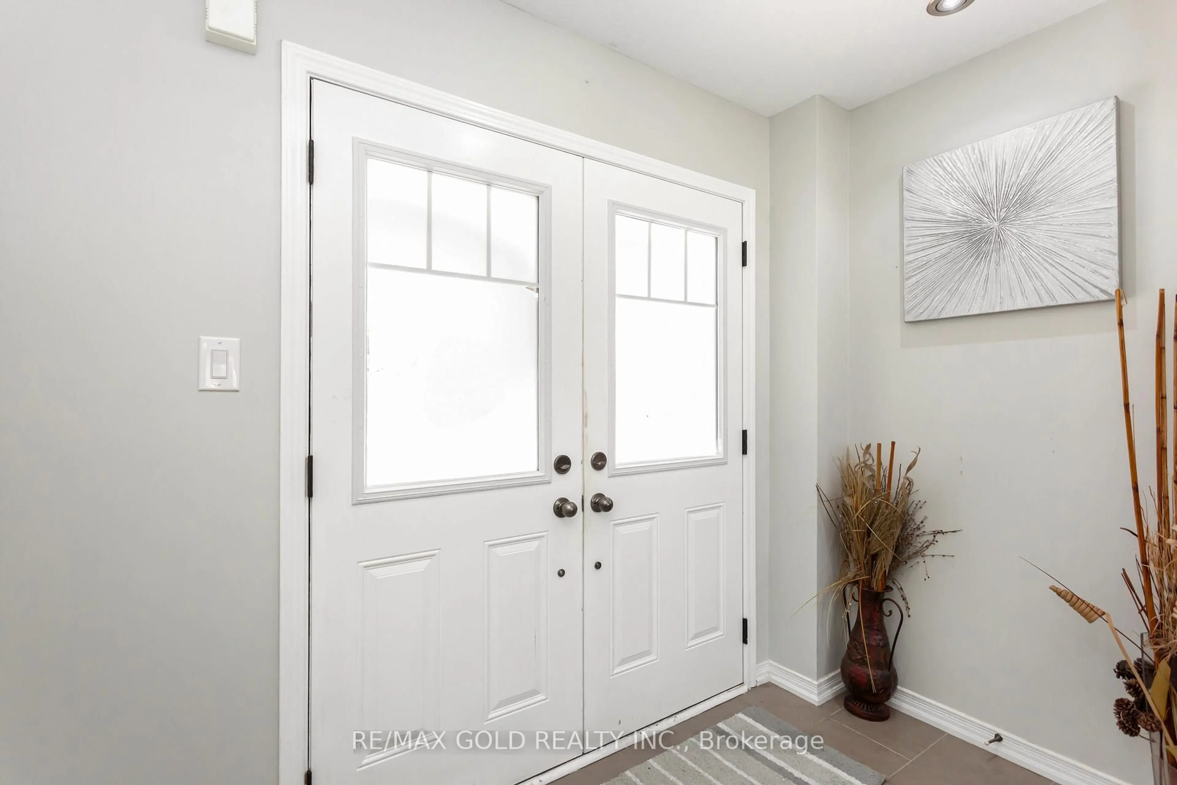 Indoor entryway for 486 Queen Mary Dr, Brampton Ontario L7A 4N3