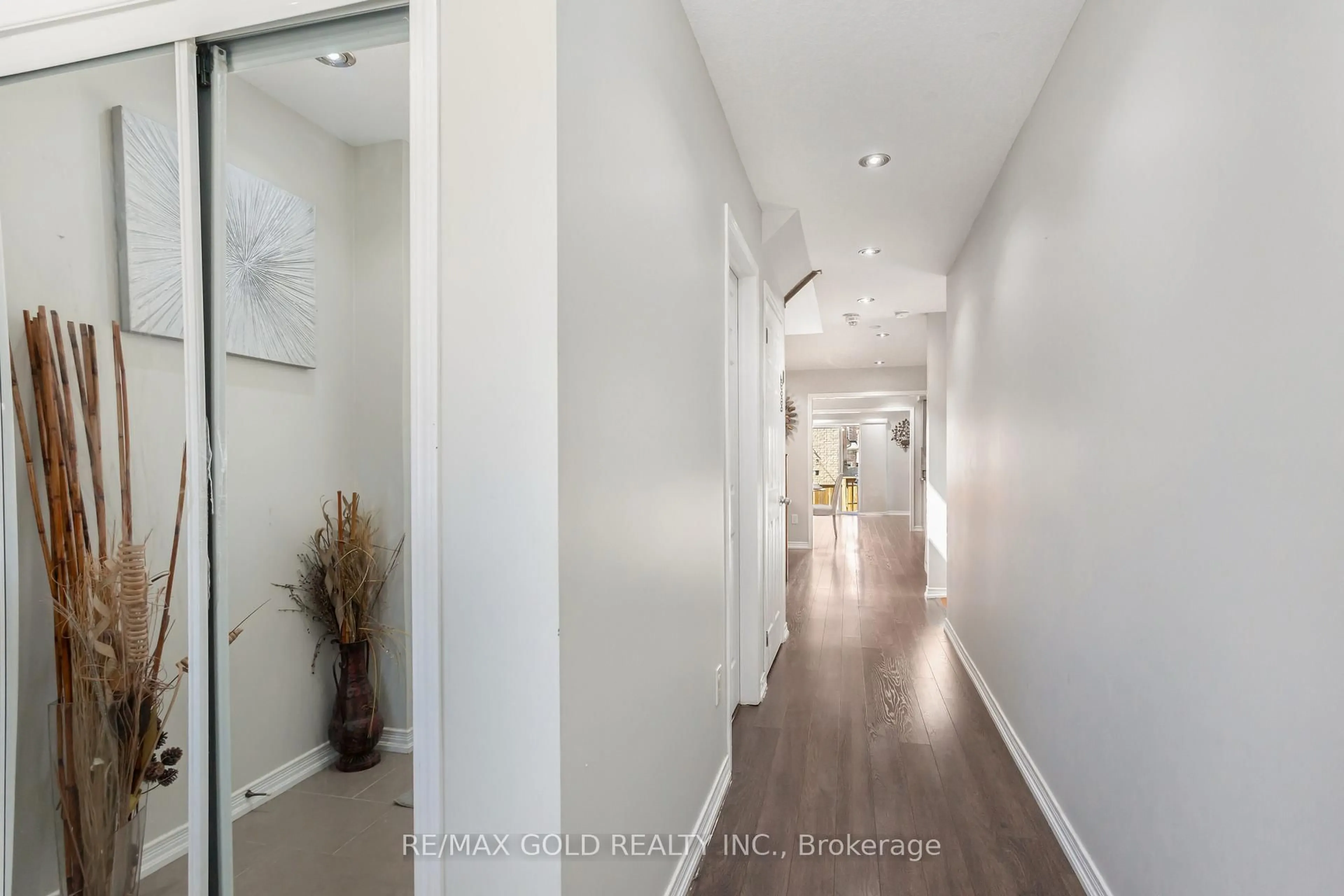 Indoor entryway for 486 Queen Mary Dr, Brampton Ontario L7A 4N3