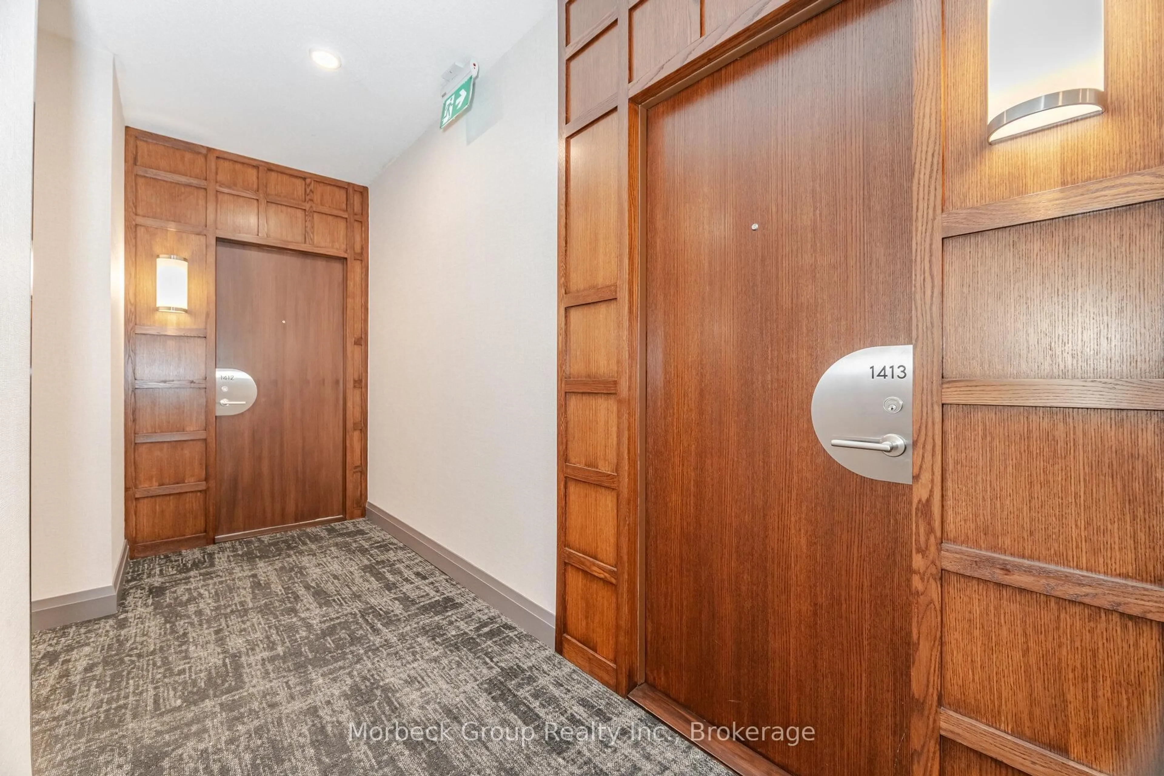 Indoor foyer for 2083 Lake Shore Blvd #1413, Toronto Ontario M8V 4G2