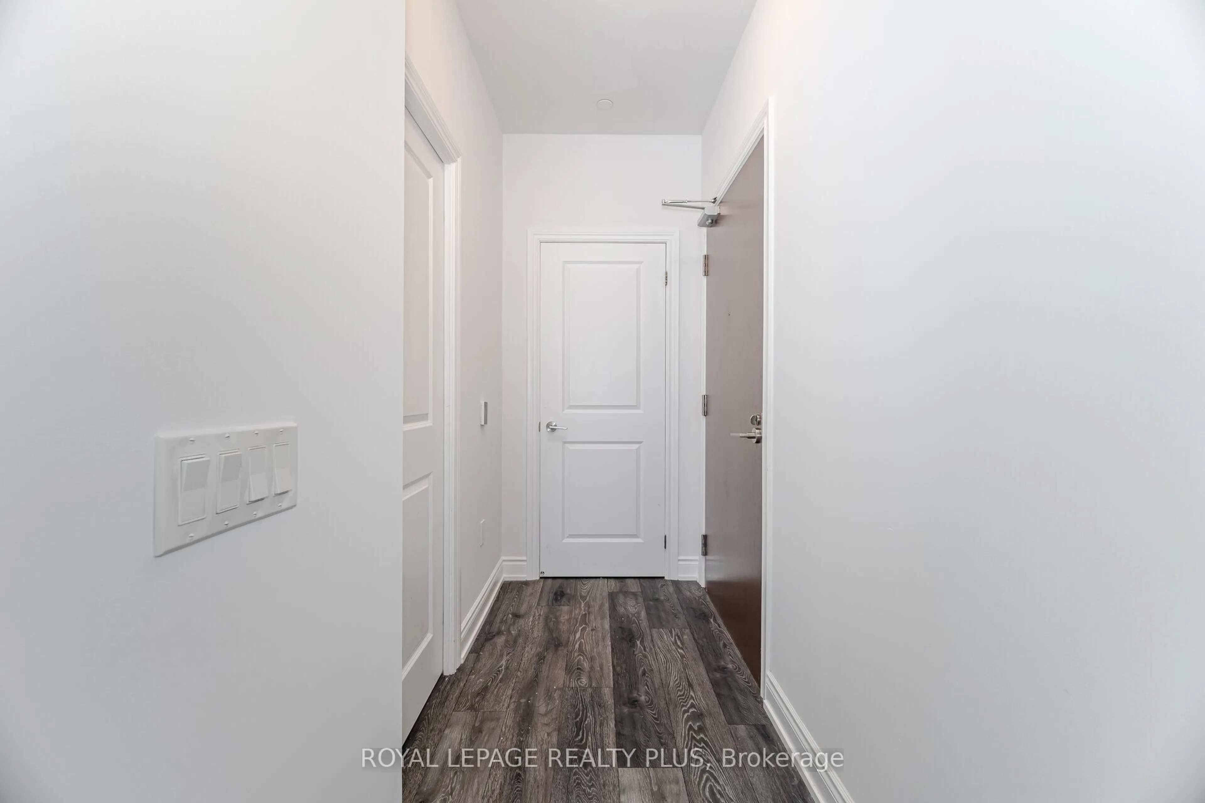 Indoor entryway for 1050 Main St #620, Milton Ontario L9T 9M3