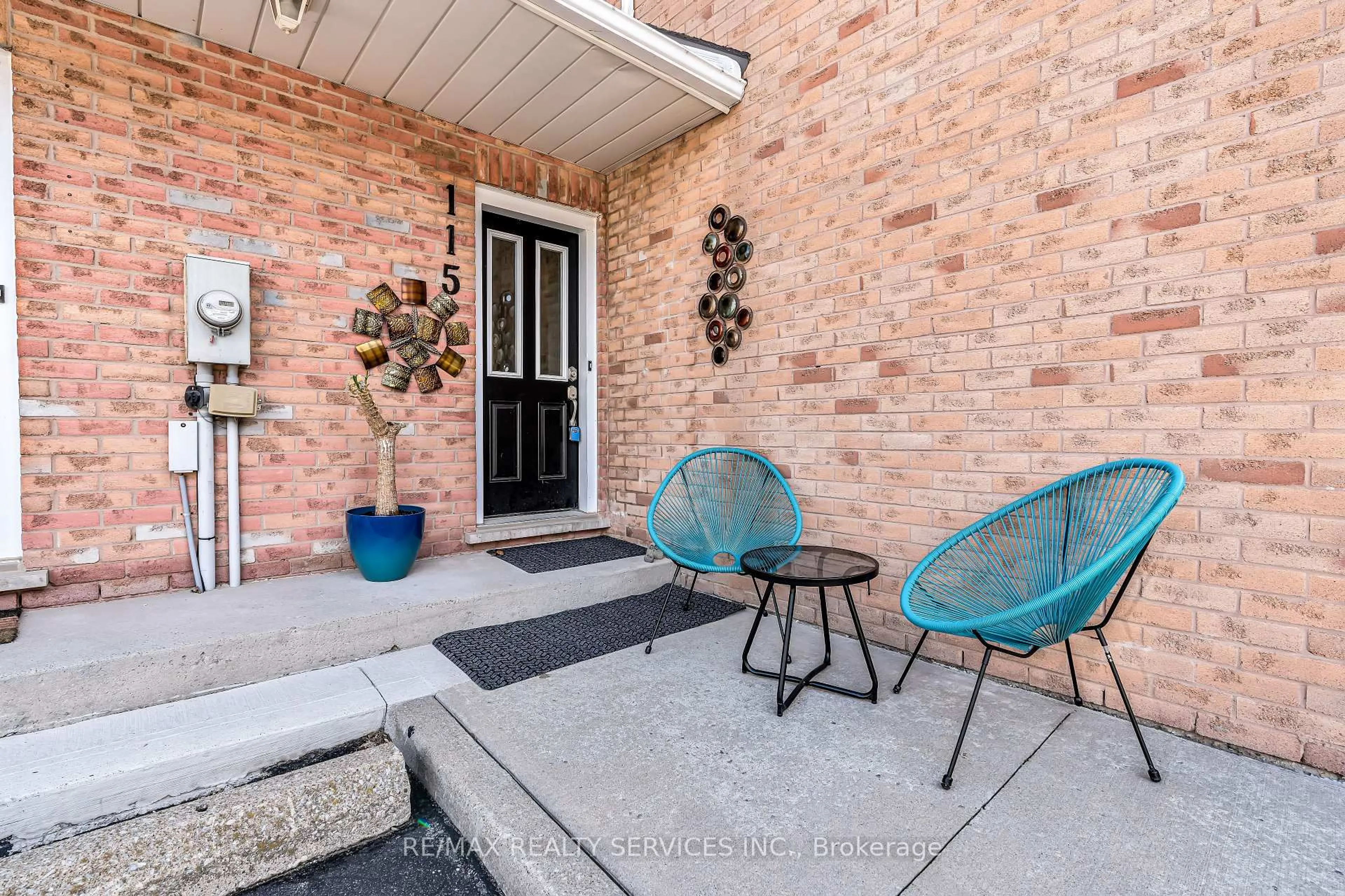 Patio, street for 2055 Walkers Line #115, Burlington Ontario L7M 4B5