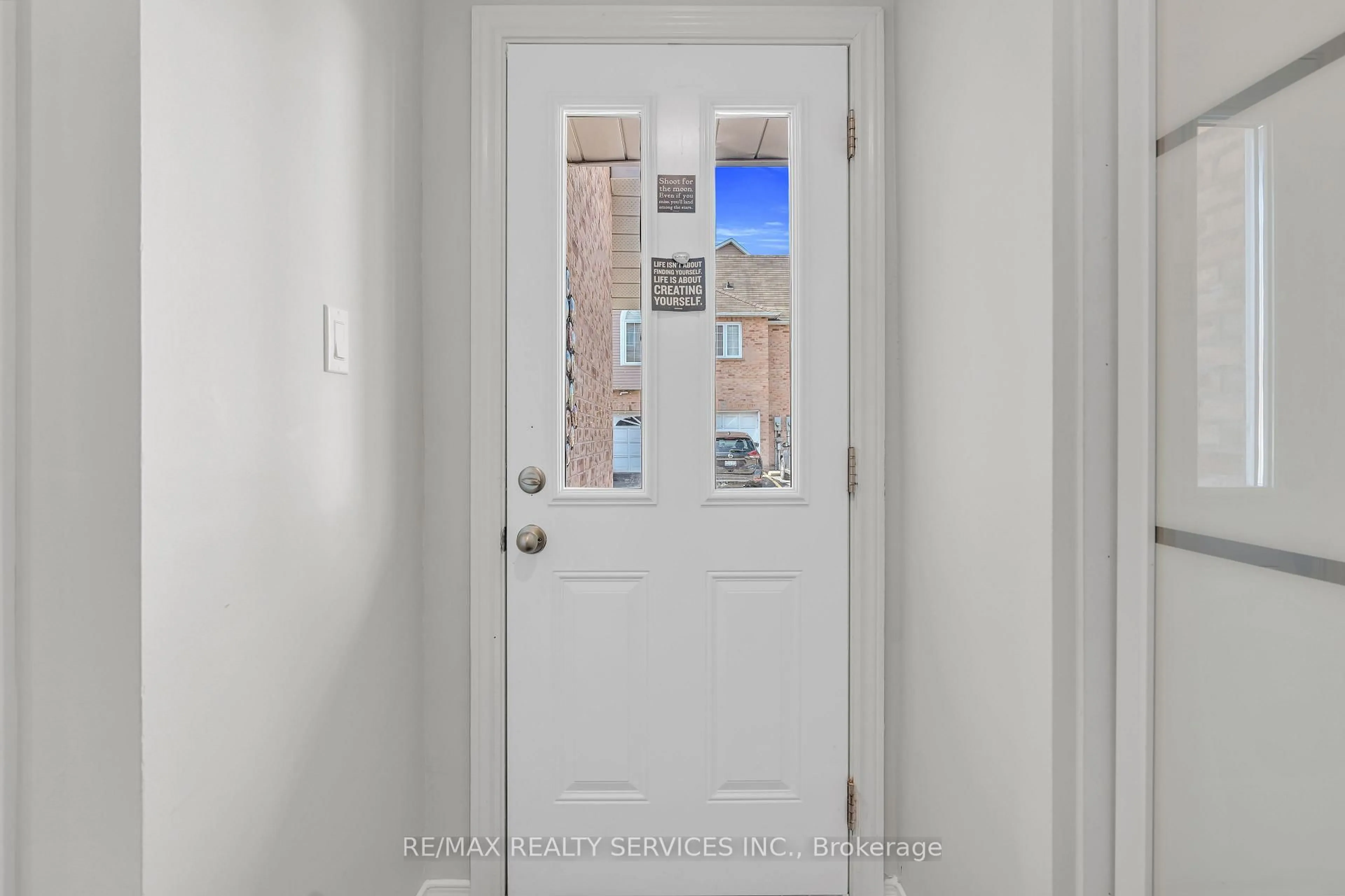 Indoor entryway for 2055 Walkers Line #115, Burlington Ontario L7M 4B5