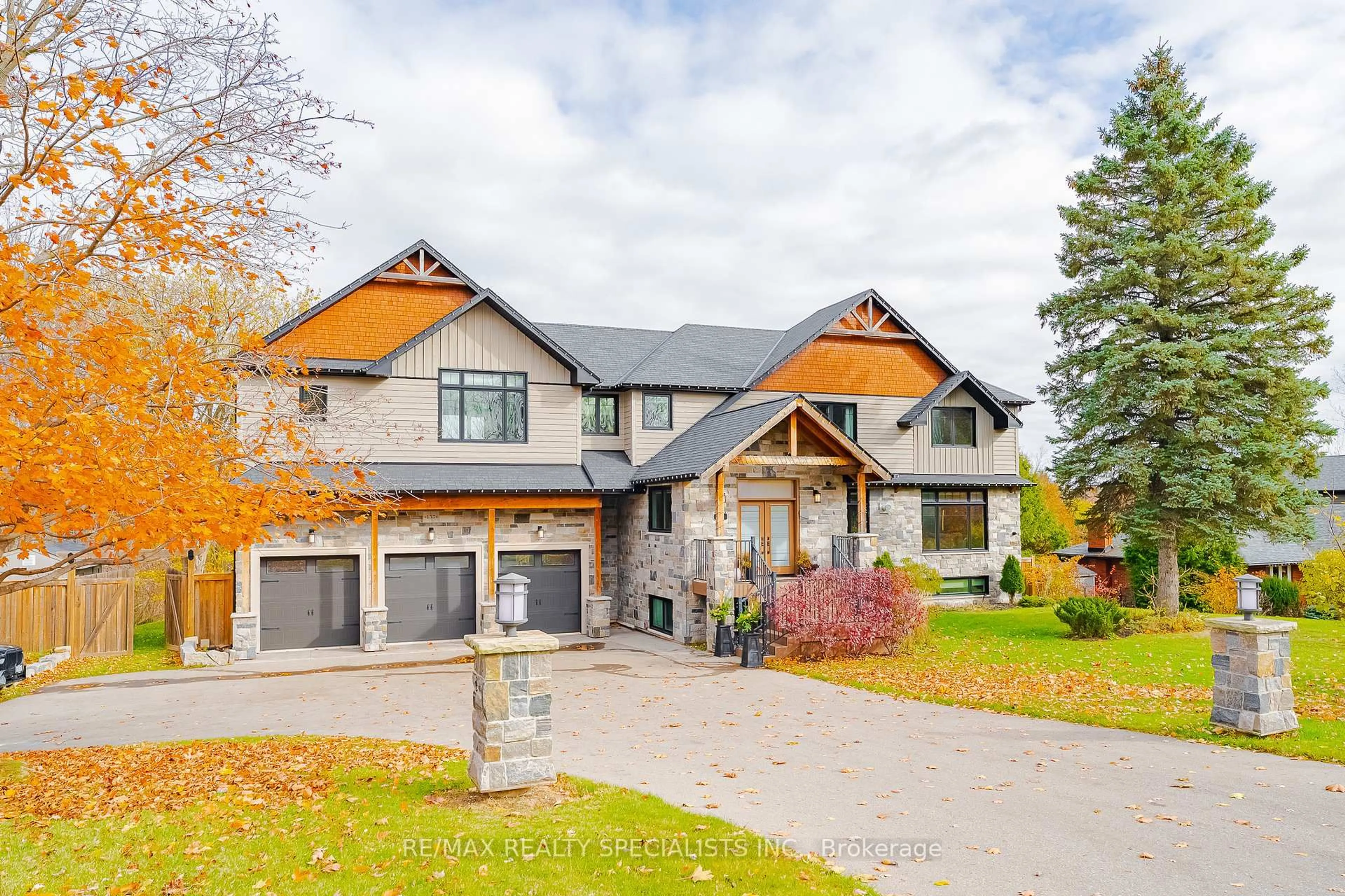 Home with brick exterior material, unknown for 157 Confederation St, Halton Hills Ontario L7G 4S8