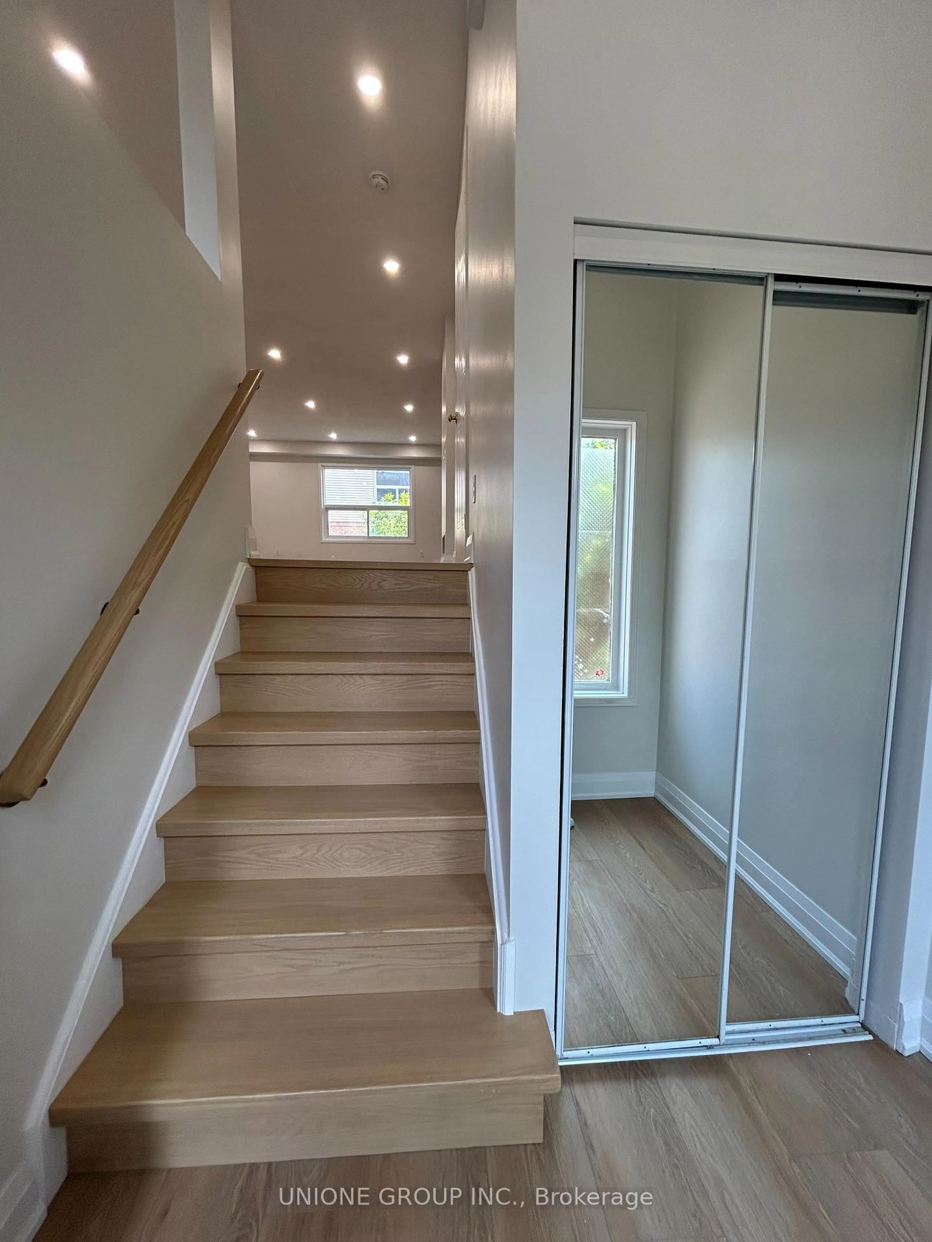 Unknown for 1570 Reeves Gate #7, Oakville Ontario L6M 3J3