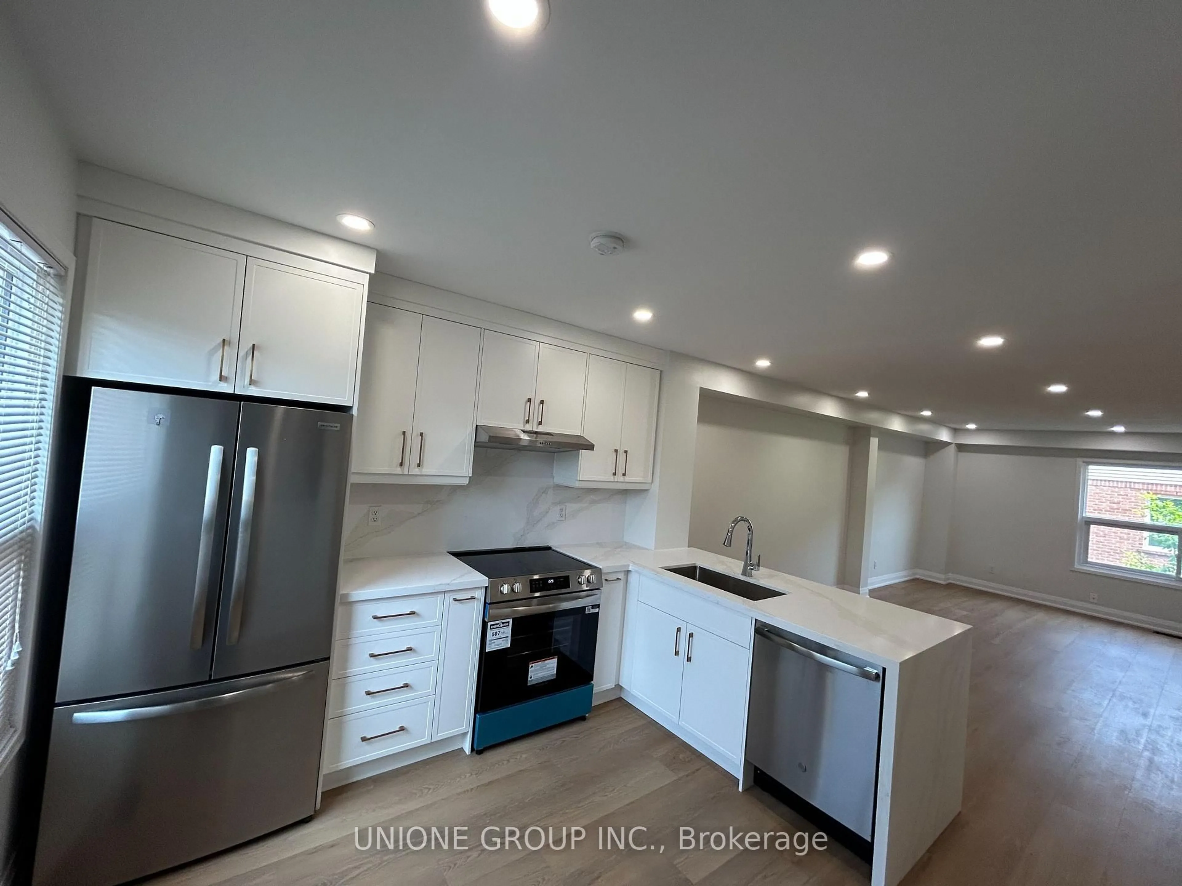 Open concept kitchen, unknown for 1570 Reeves Gate #7, Oakville Ontario L6M 3J3