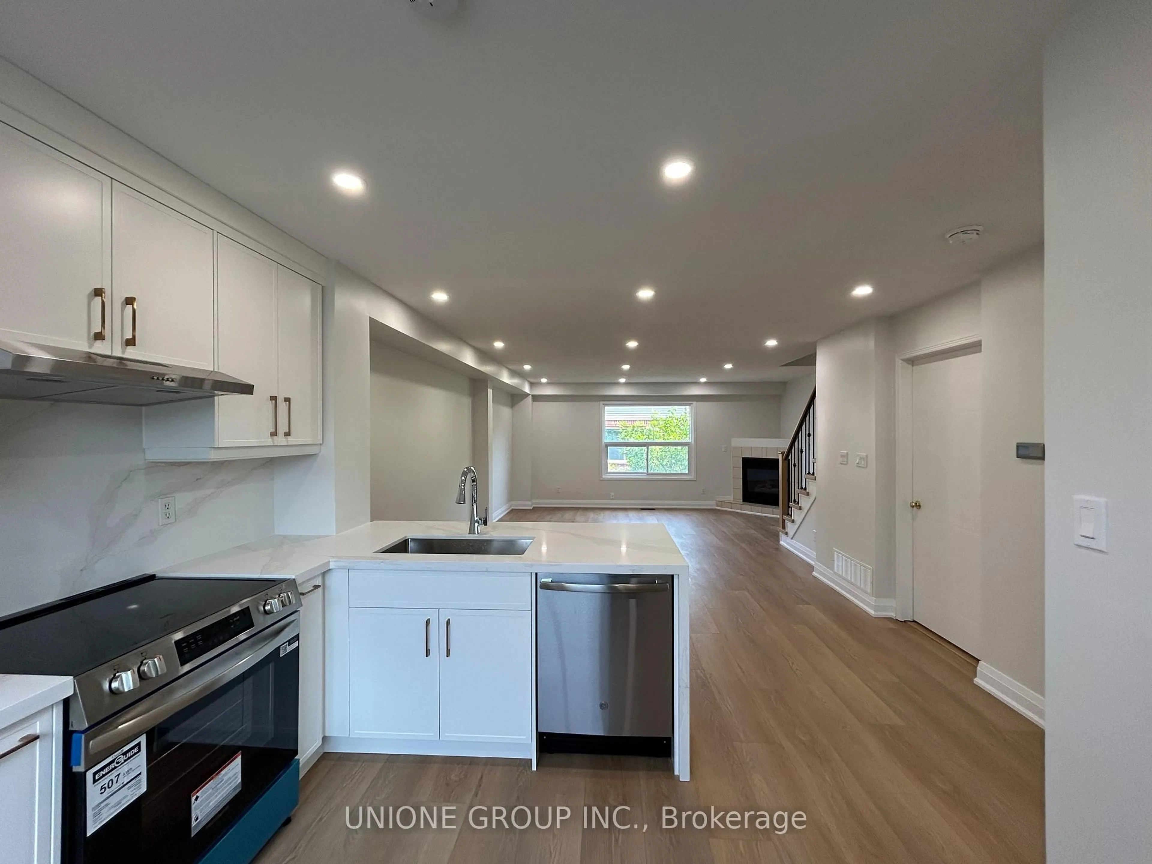 Open concept kitchen, unknown for 1570 Reeves Gate #7, Oakville Ontario L6M 3J3