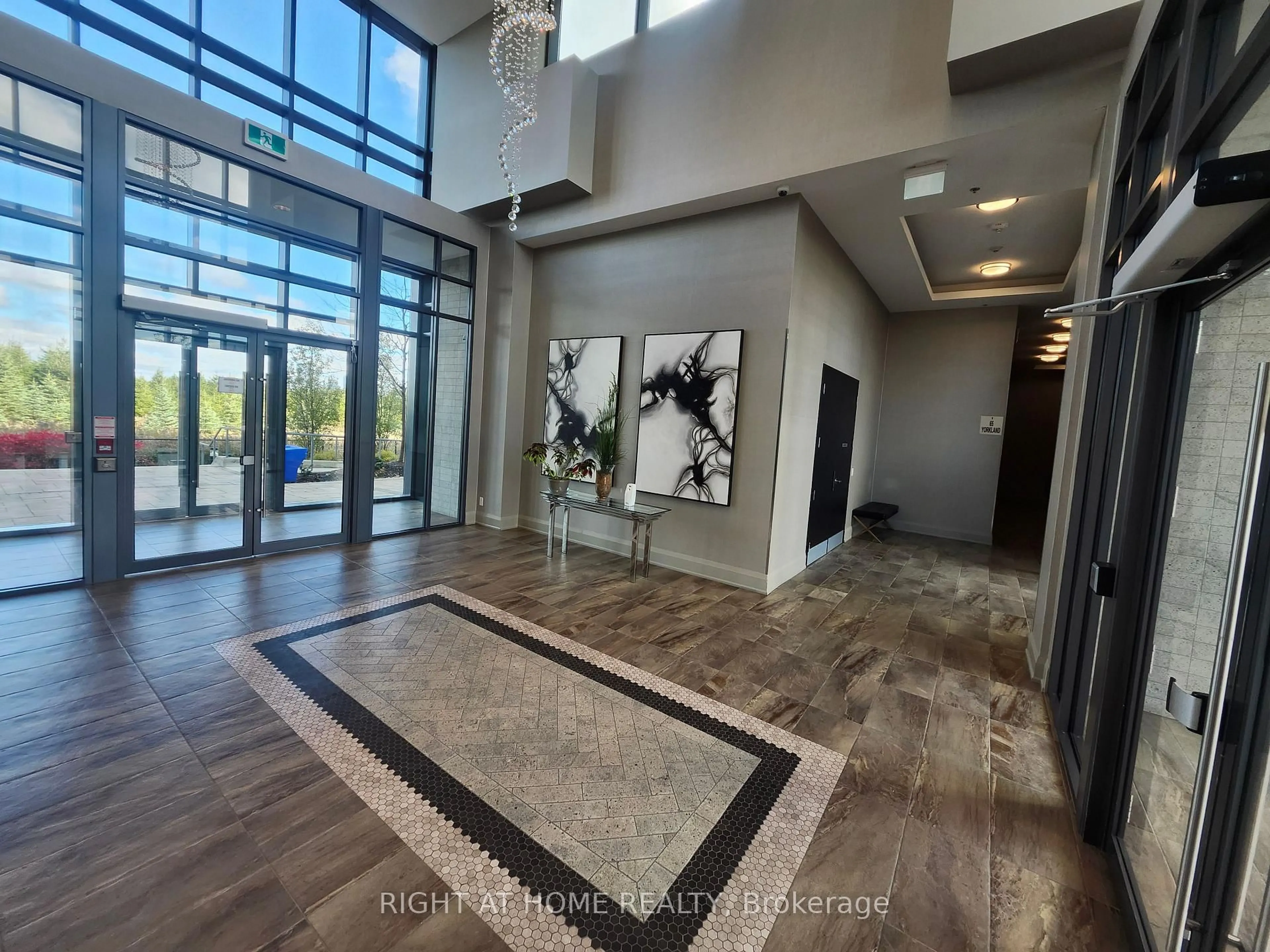 Indoor foyer for 65 Yorkland Blvd #109, Brampton Ontario L6P 4M5