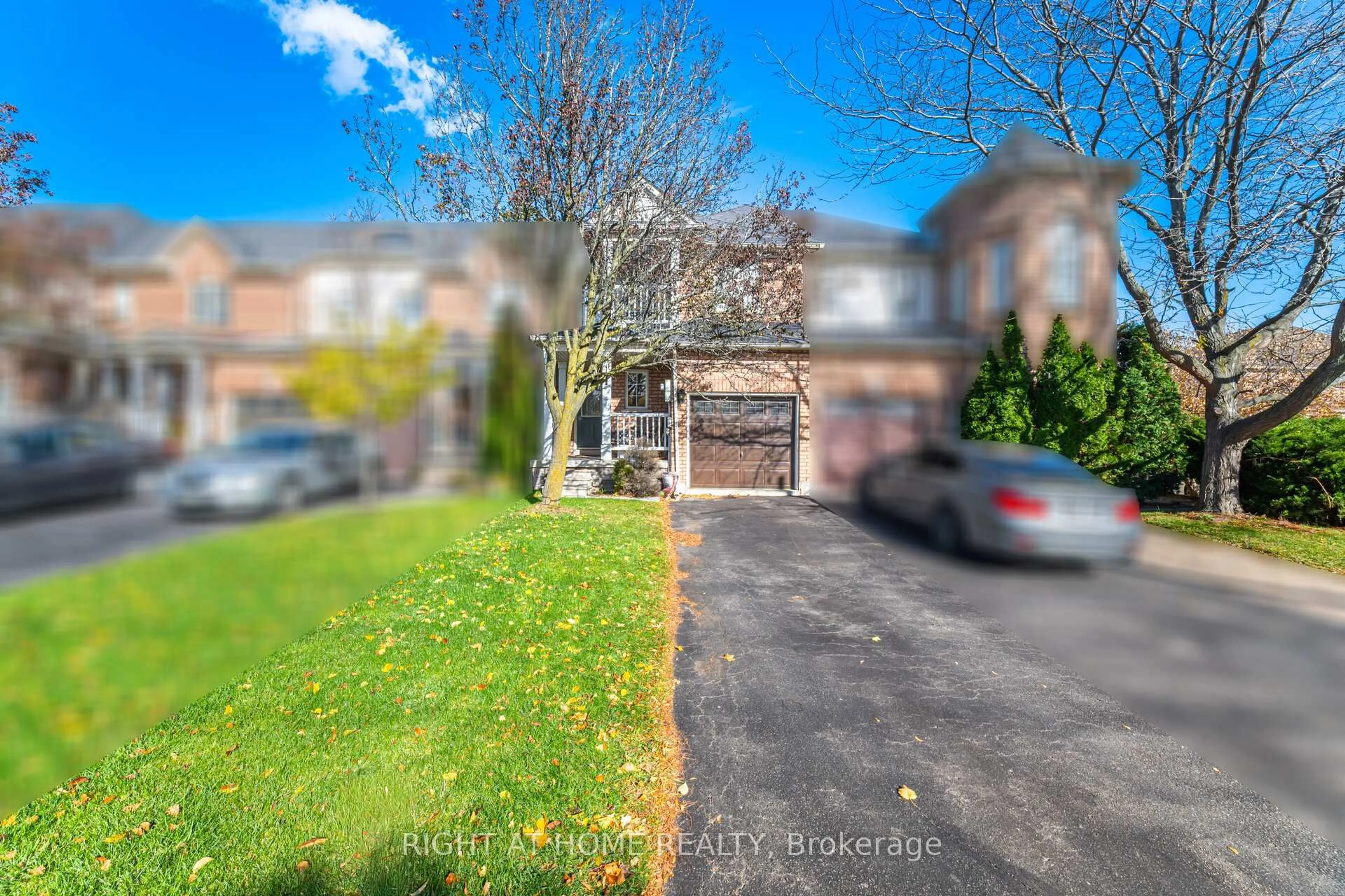 A pic from outside/outdoor area/front of a property/back of a property/a pic from drone, street for 3861 Talias Cres, Mississauga Ontario L5M 6L6
