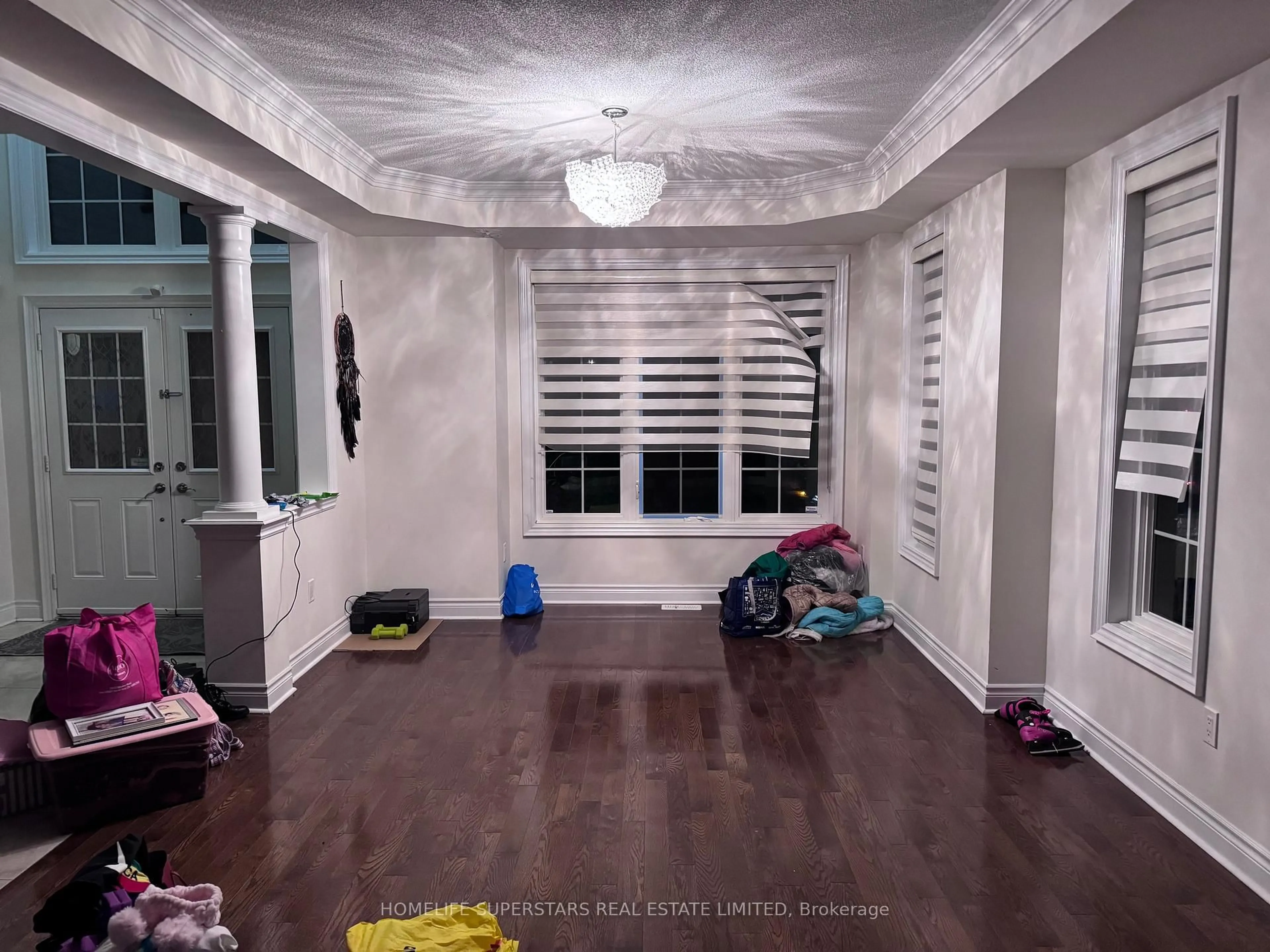 A pic of a room for 1 Strathdale Rd, Brampton Ontario L6P 2X6