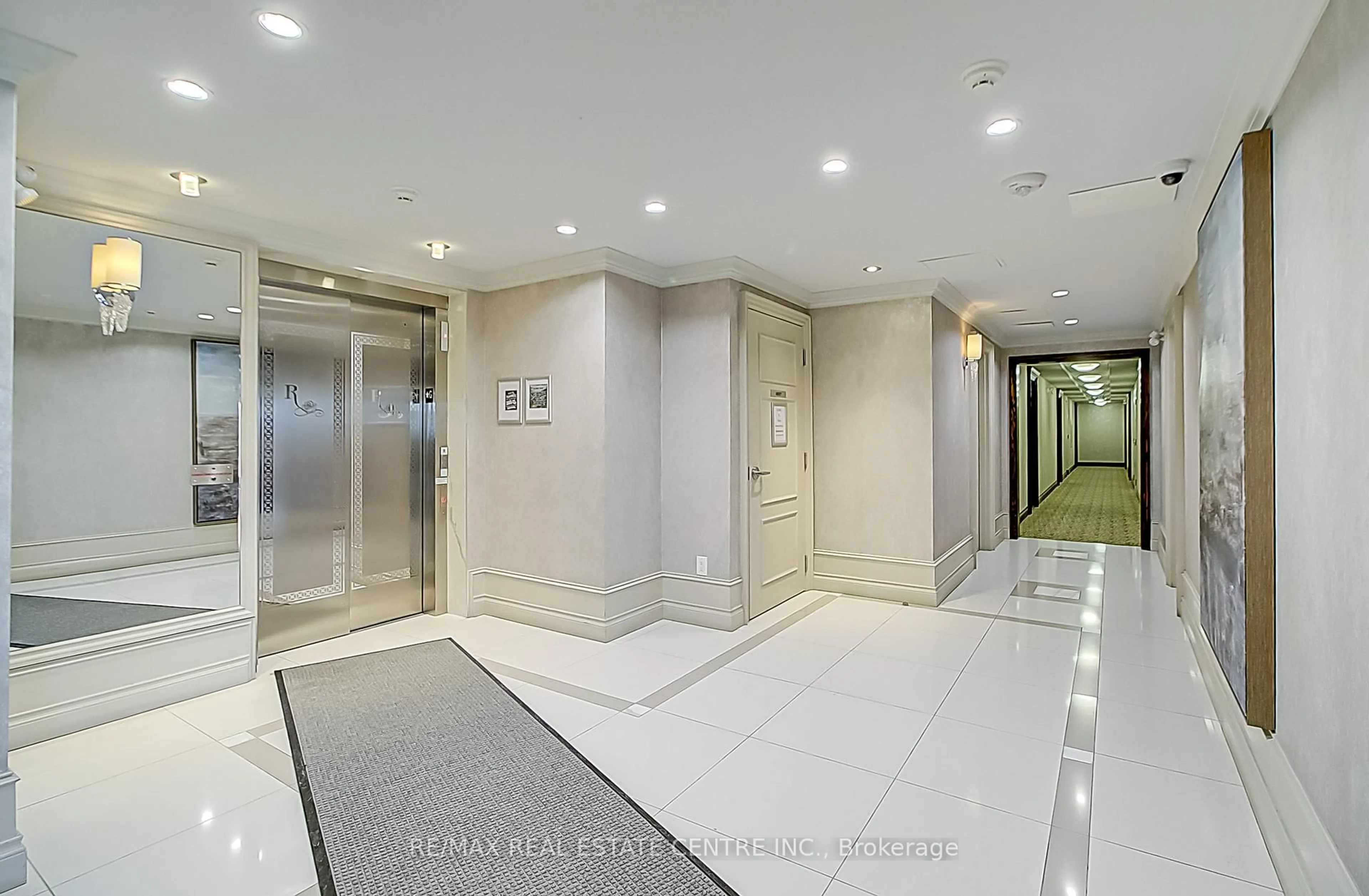 Indoor foyer for 50 Via Rosedale Way #216, Brampton Ontario L6R 3Z7