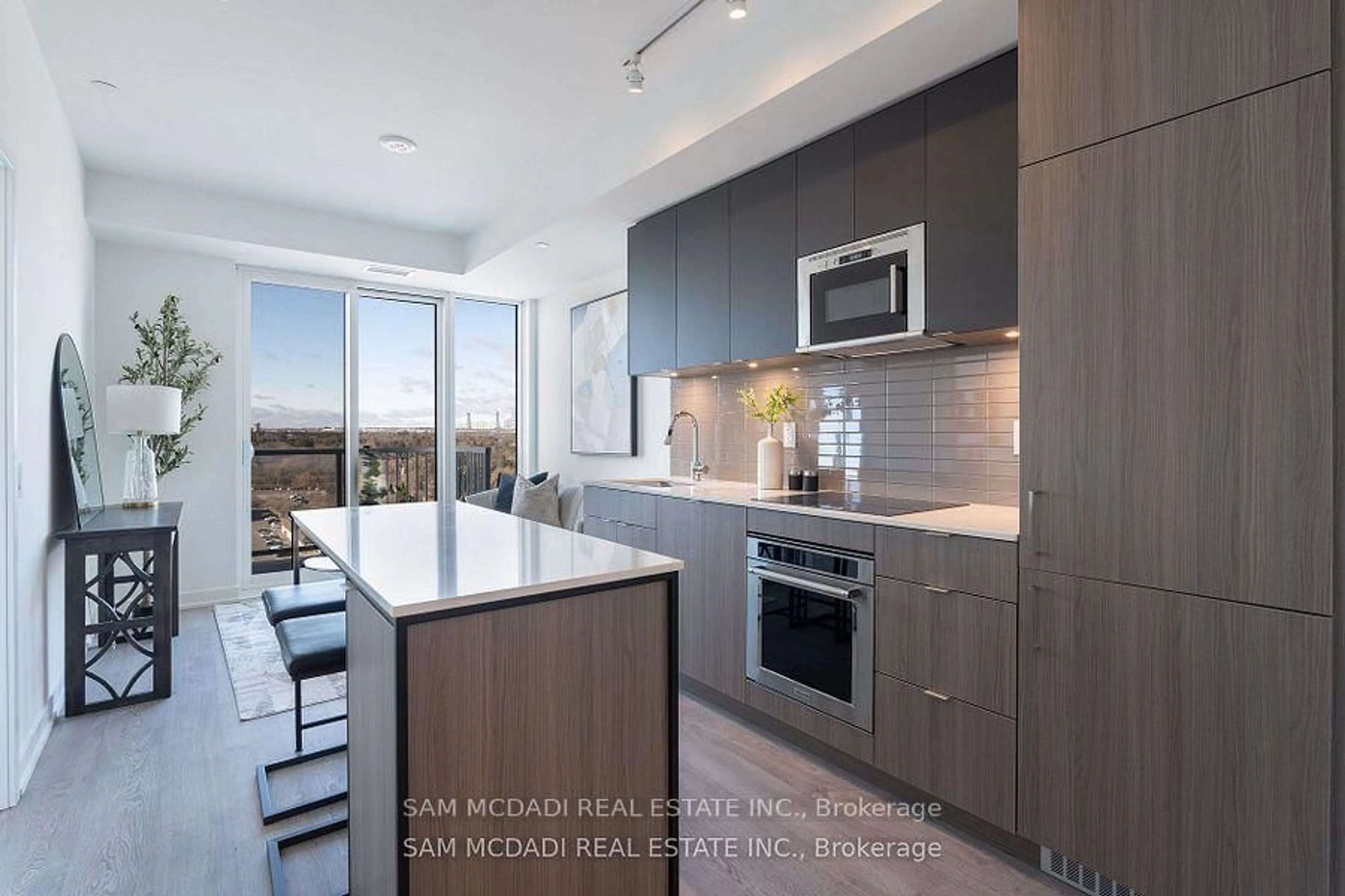 Open concept kitchen, unknown for 220 MISSINNIHE Way #1412, Mississauga Ontario L5H 0A9