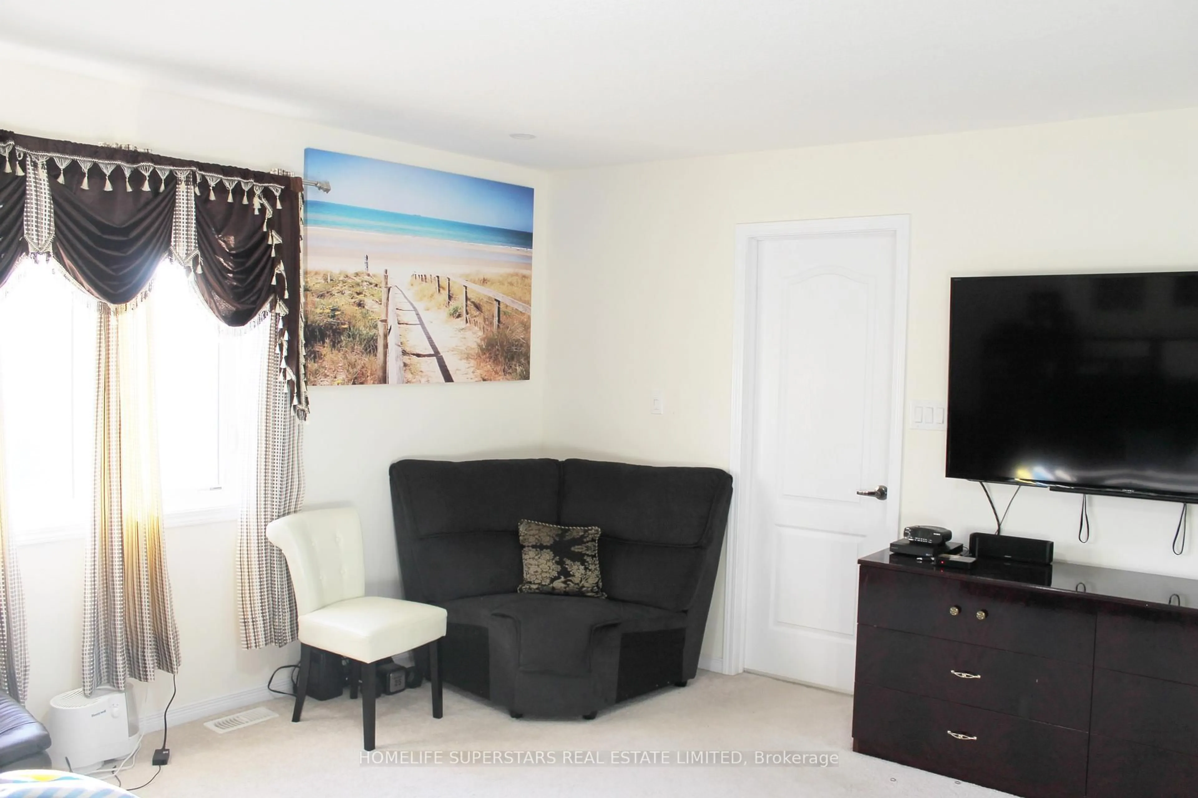 Living room with furniture, unknown for 21 Iguana Tr, Brampton Ontario L7A 4N2