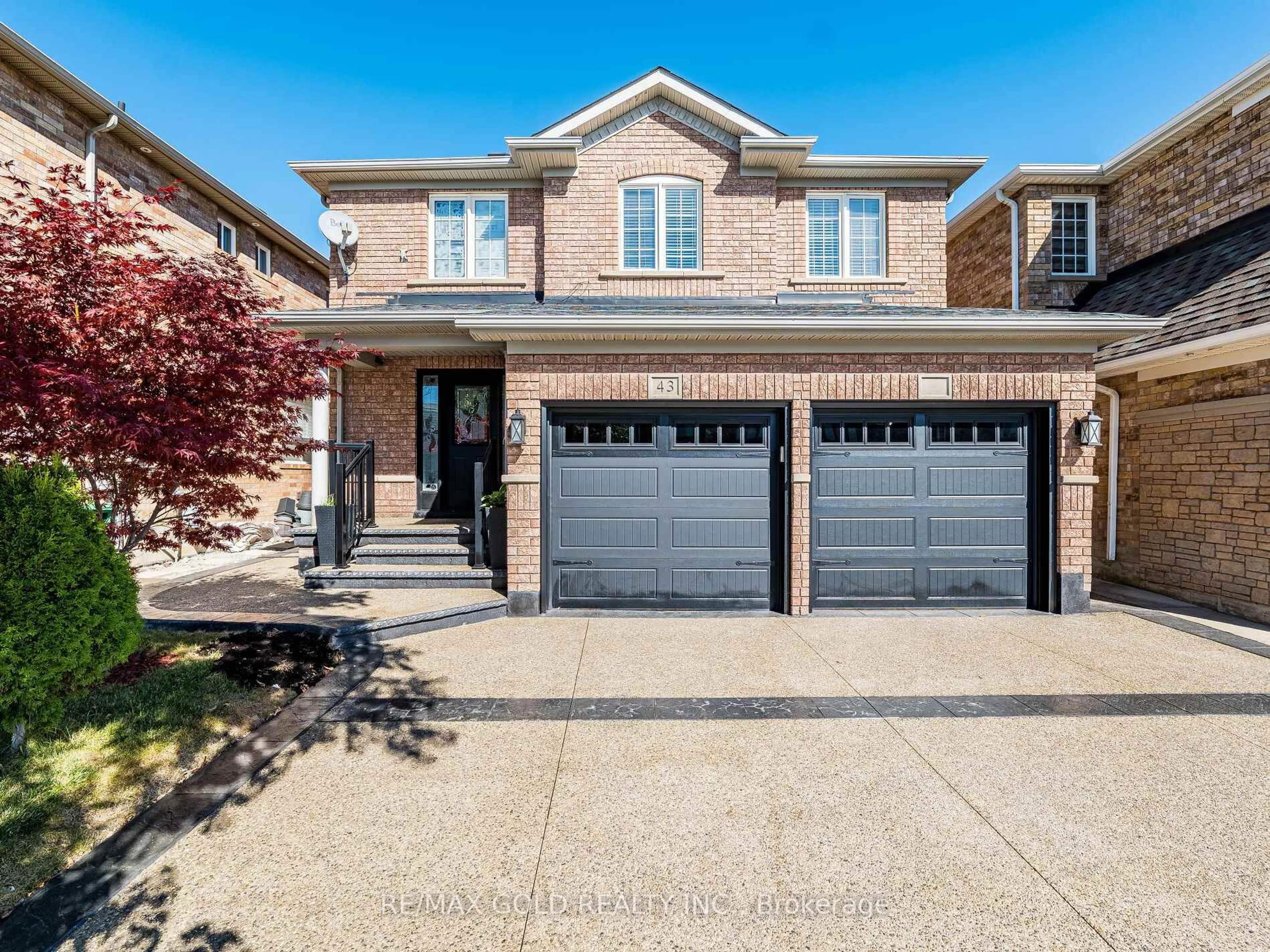 Home with brick exterior material, street for 43 Sunnyview Rd, Brampton Ontario L7A 3E4