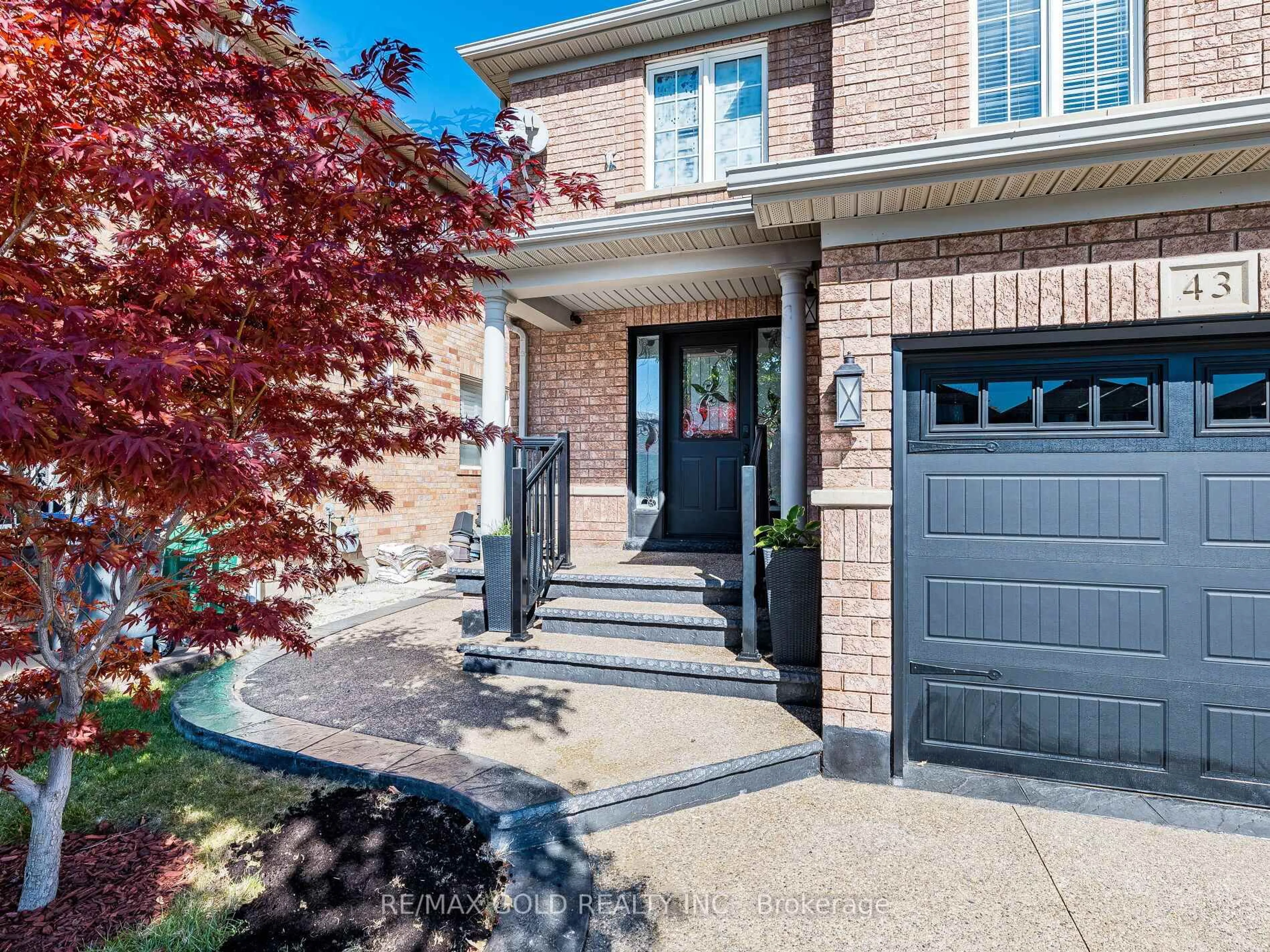 Home with brick exterior material, street for 43 Sunnyview Rd, Brampton Ontario L7A 3E4