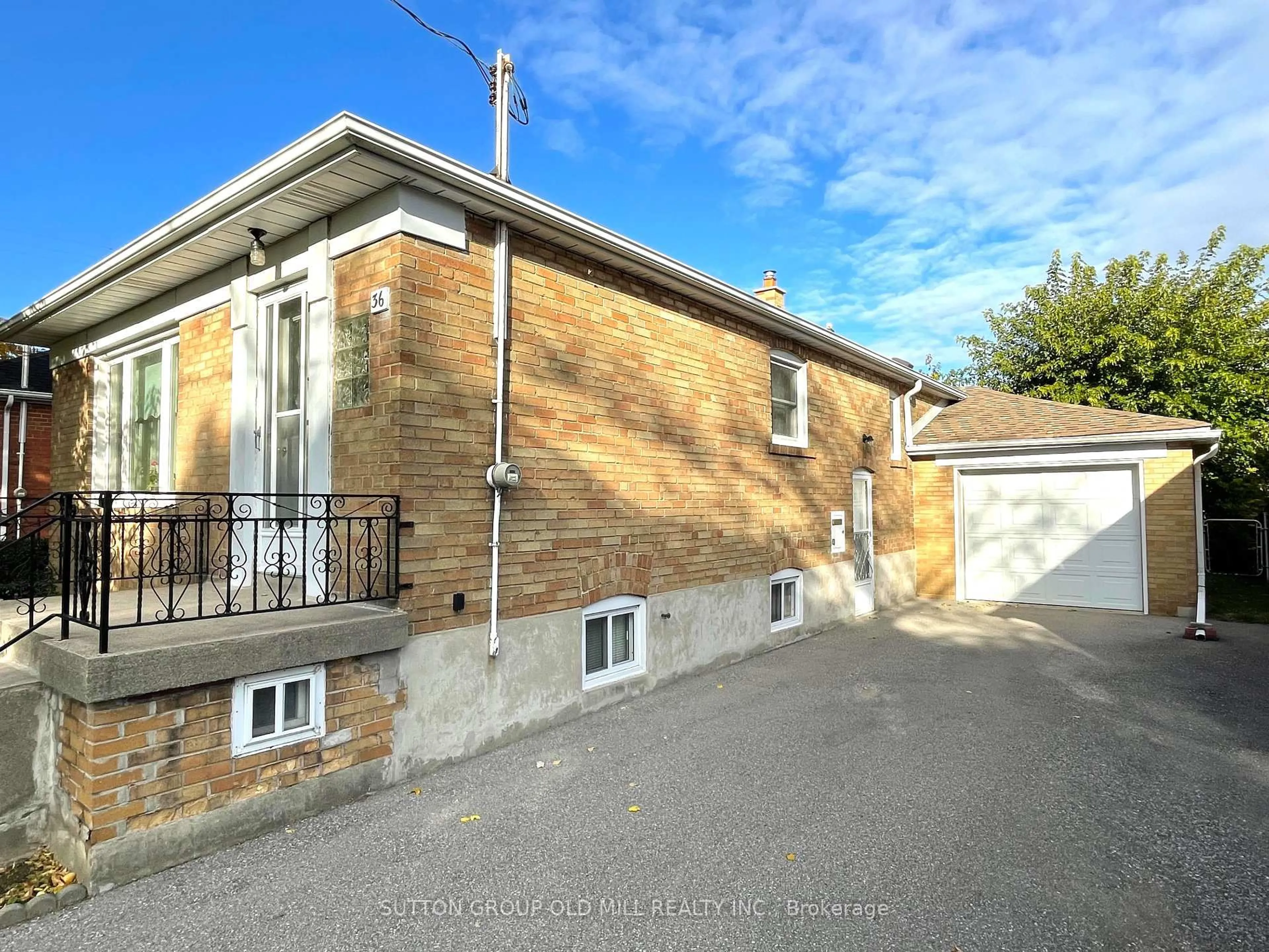 A pic from outside/outdoor area/front of a property/back of a property/a pic from drone, street for 36 Alden Ave, Toronto Ontario M8Z 1C5