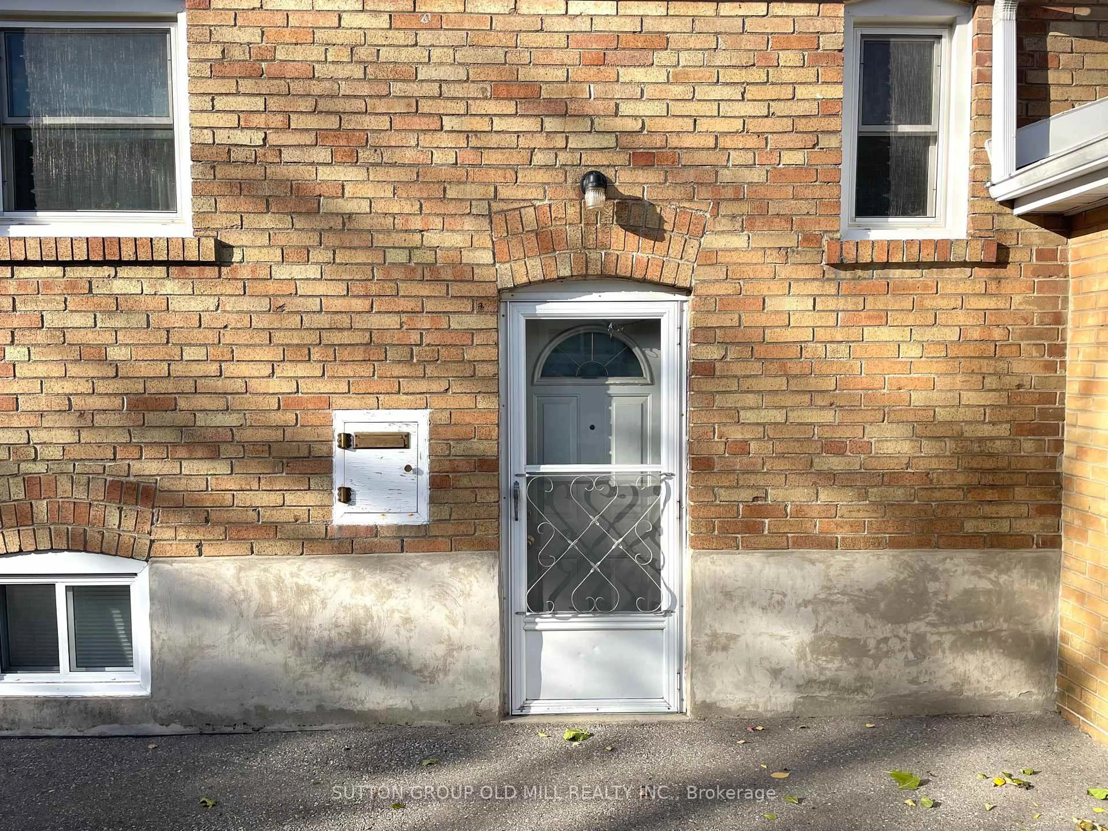 A pic from outside/outdoor area/front of a property/back of a property/a pic from drone, street for 36 Alden Ave, Toronto Ontario M8Z 1C5