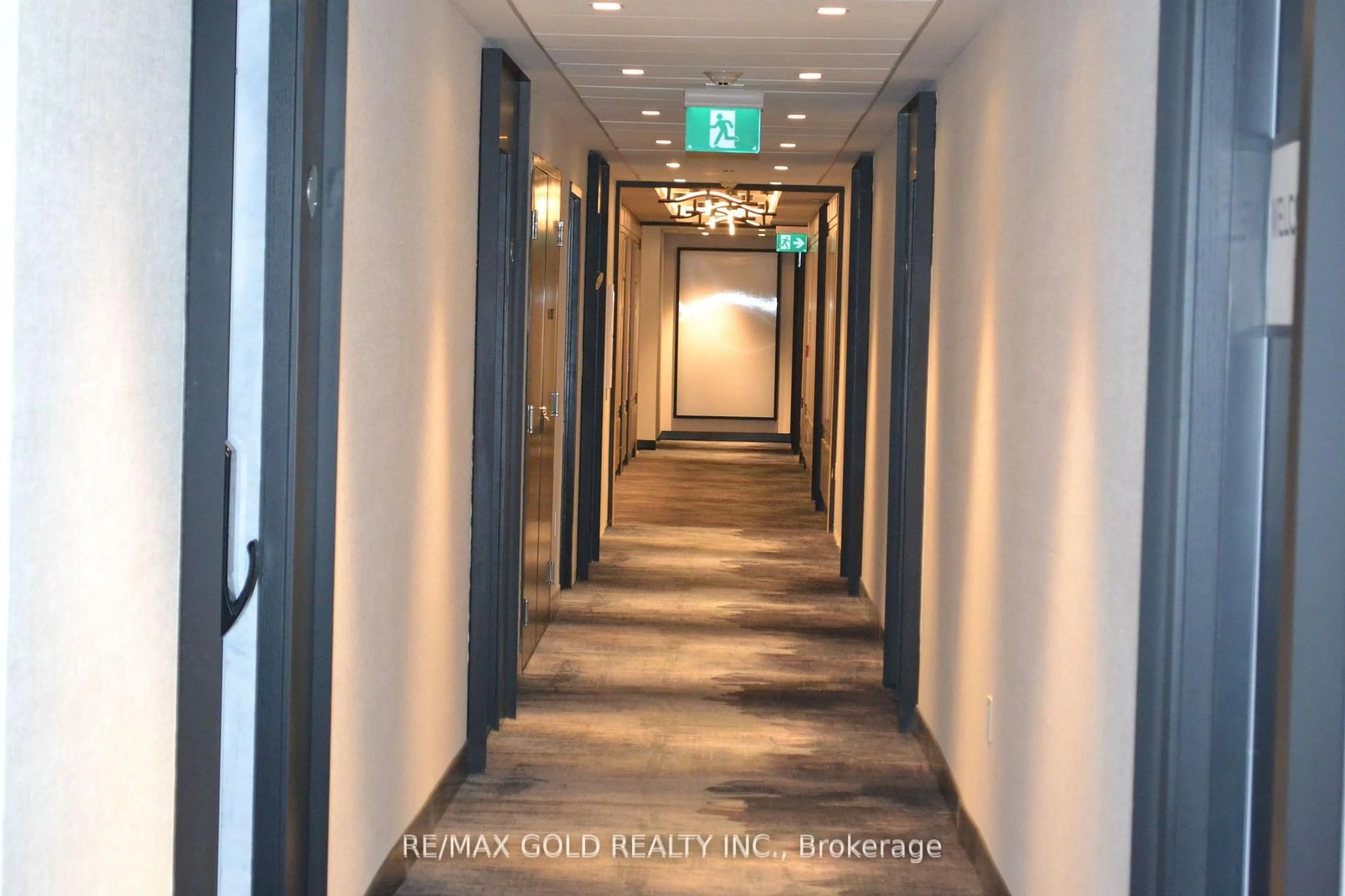 Indoor foyer for 3200 William Coltson Ave #323, Oakville Ontario L6H 7W6