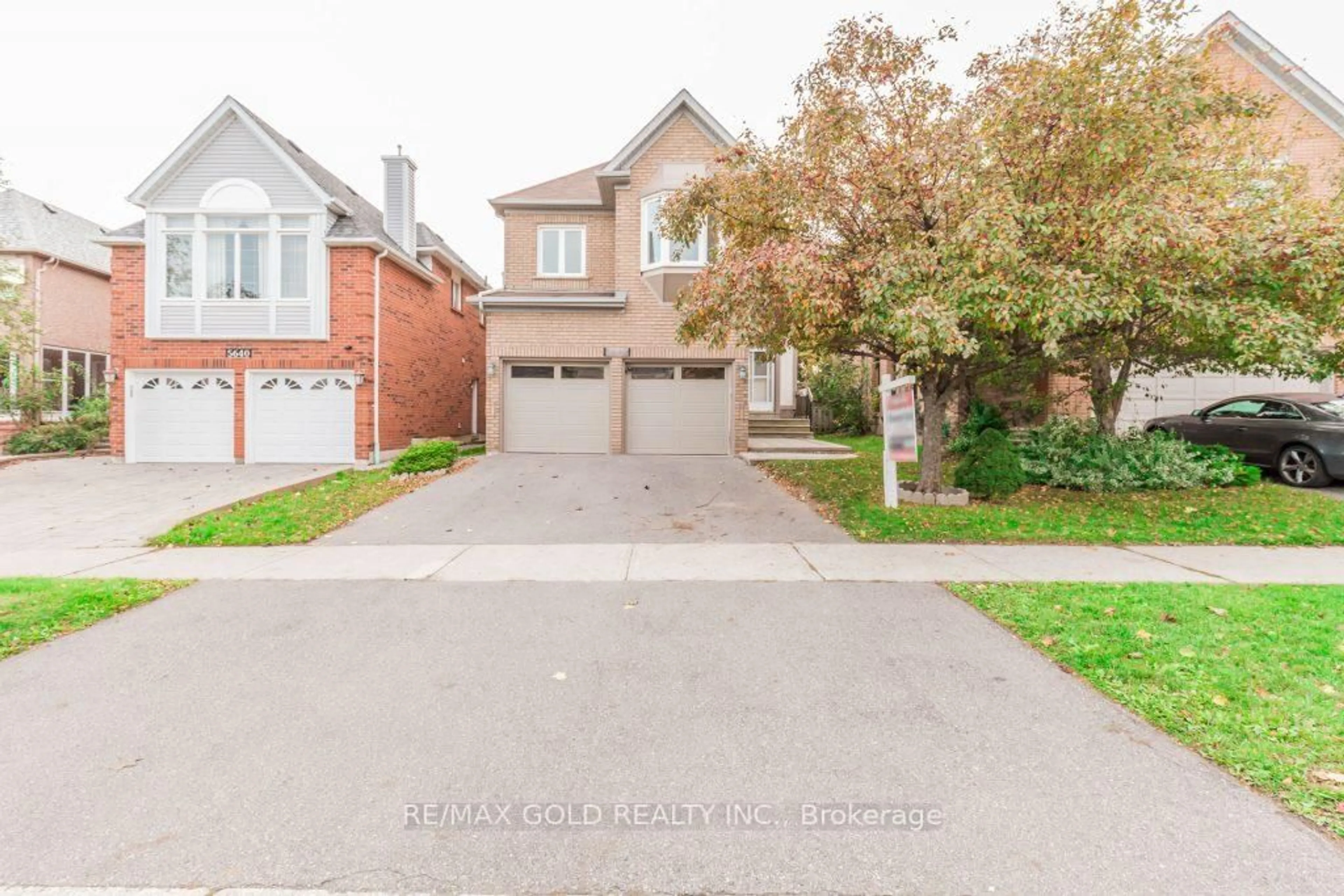 Home with brick exterior material, street for 5646 Bell Harbour Dr, Mississauga Ontario L5M 5J3