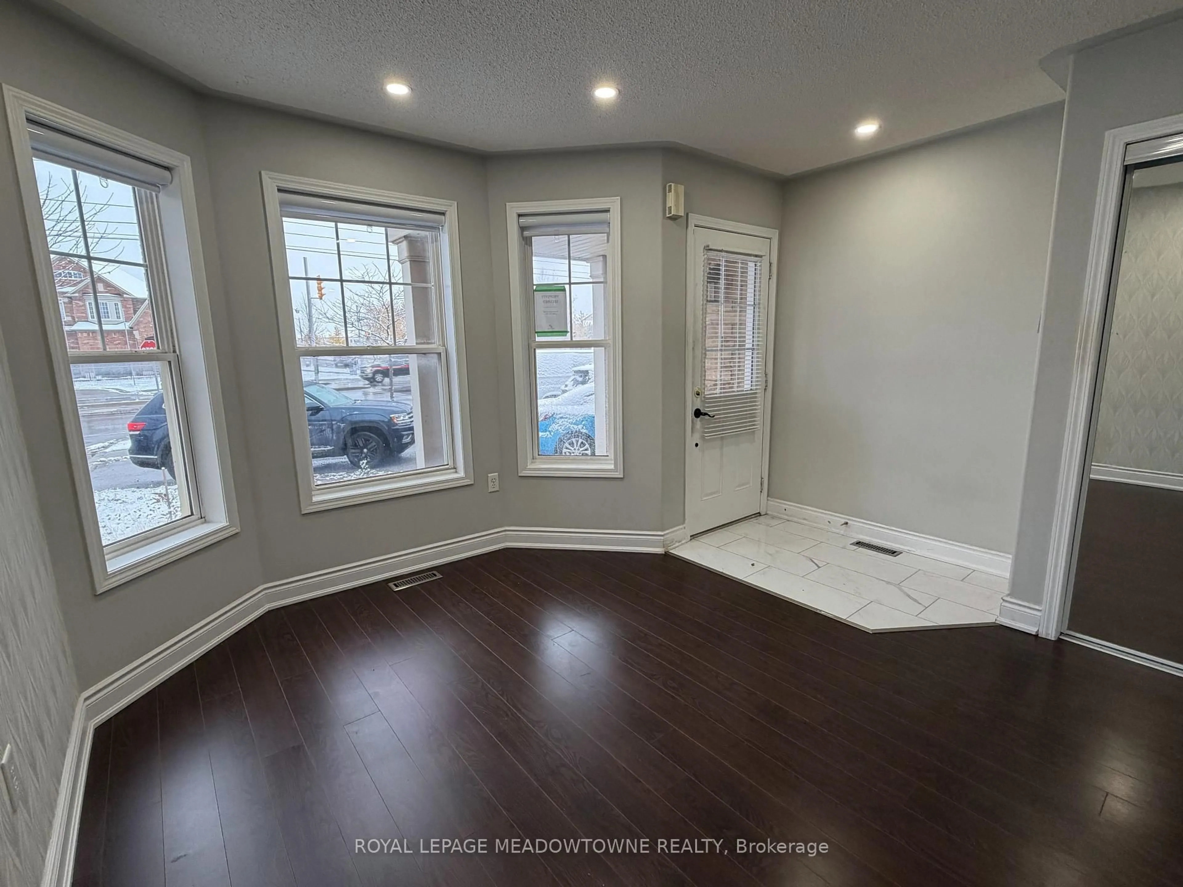 A pic of a room for 843 Thompson Rd, Milton Ontario L9T 6Y8