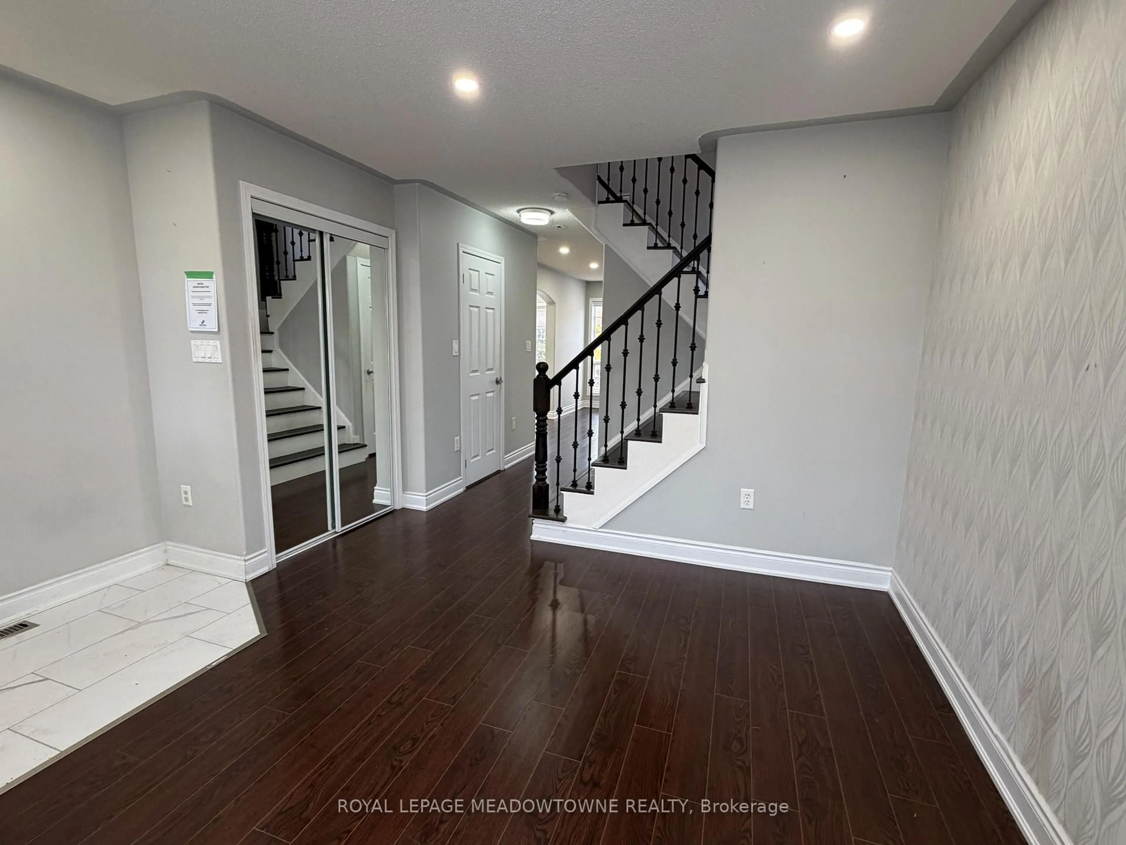 Indoor entryway for 843 Thompson Rd, Milton Ontario L9T 6Y8