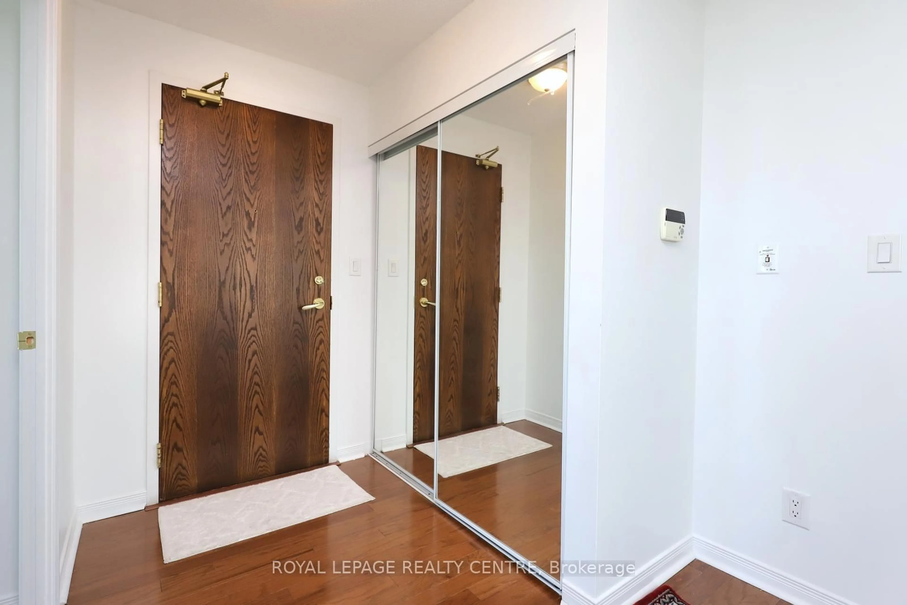 Indoor entryway for 4850 Glen Erin Dr #603, Mississauga Ontario L5M 7S1